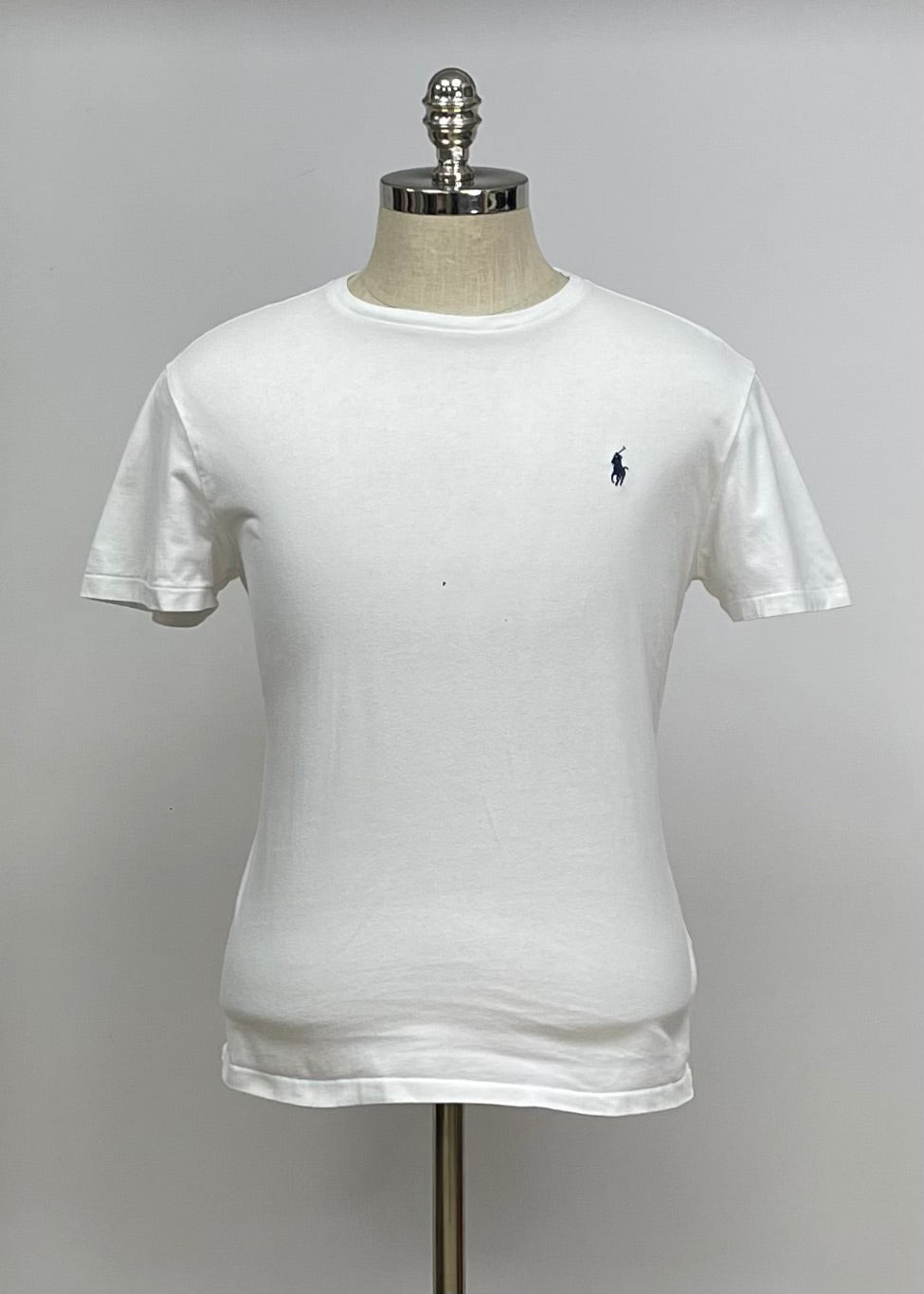 Camiseta cuello redondo Polo Ralph Lauren 🏇🏼 color blanco y logo en azul navy Talla S