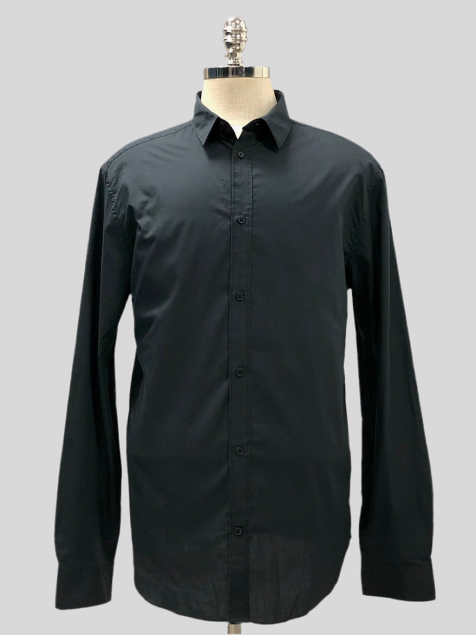 Camisa de botones H&M 🇸🇪 color negro Talla XL Entalle Slim Fit