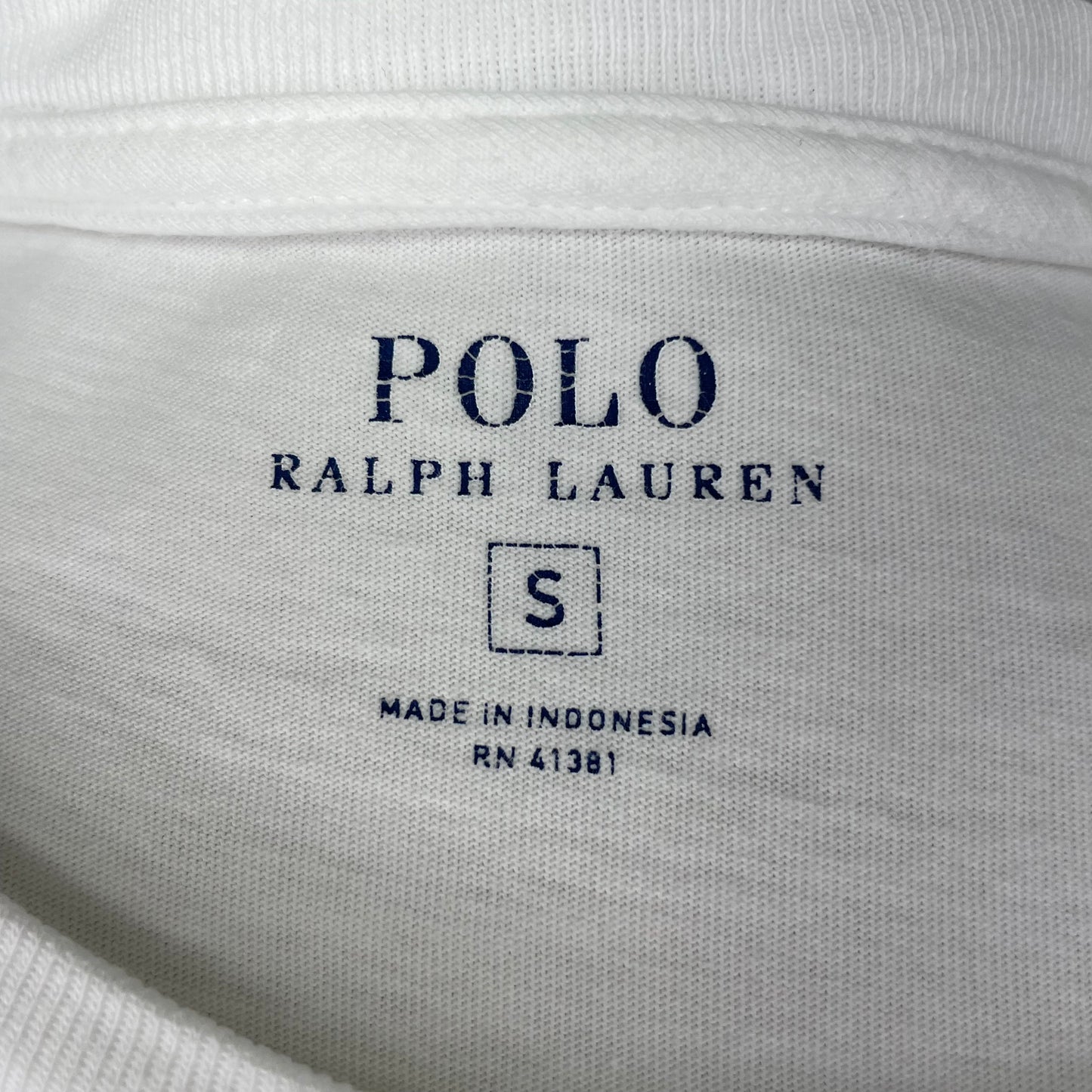 Camiseta cuello redondo Polo Ralph Lauren 🏇🏼 color blanco y bolsillo con logo en azul navy Talla S