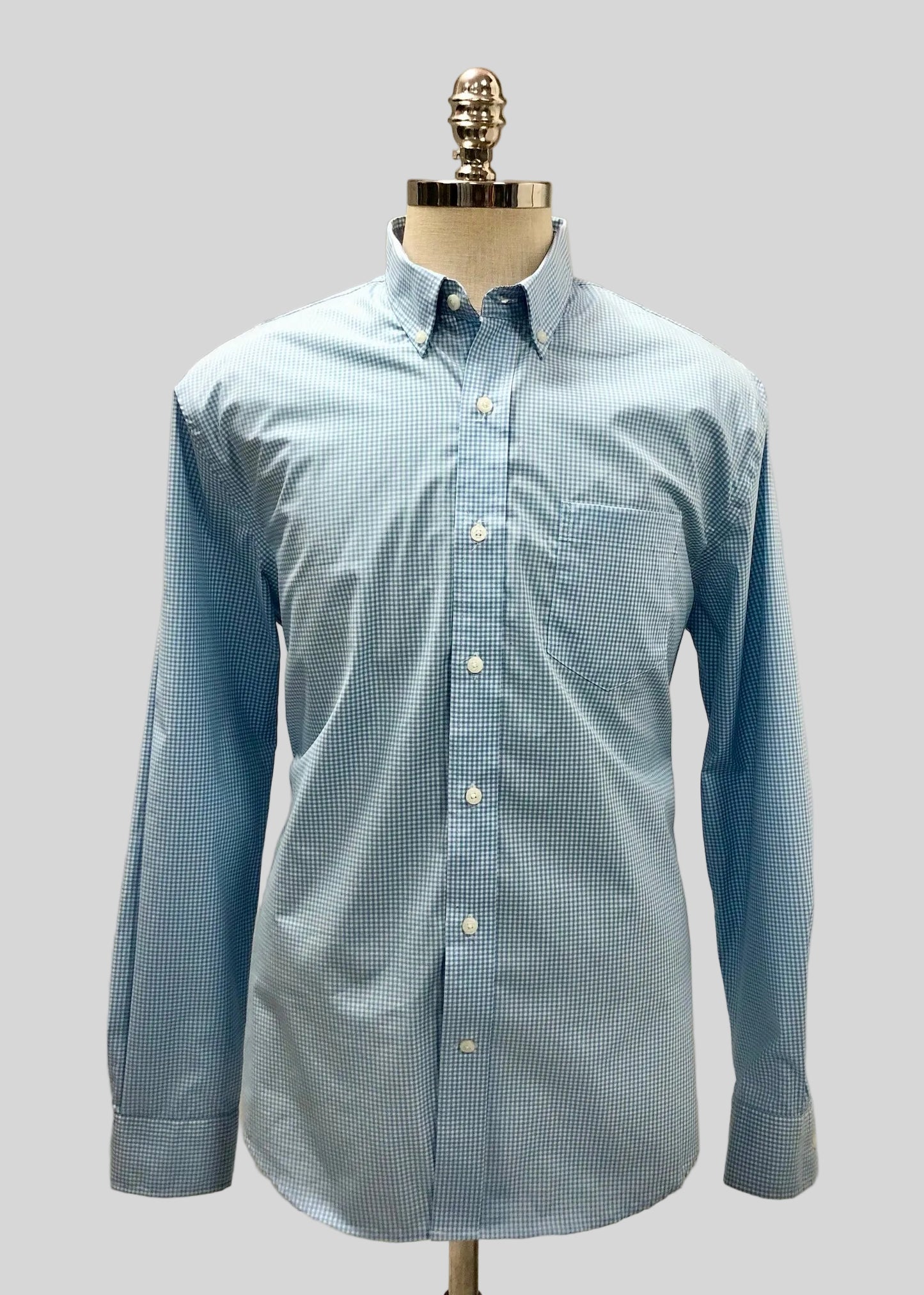 Camisa de botones Crown & Ivy 👑 De cuadros gingham en color celeste y blanco Talla L Entalle Clásico