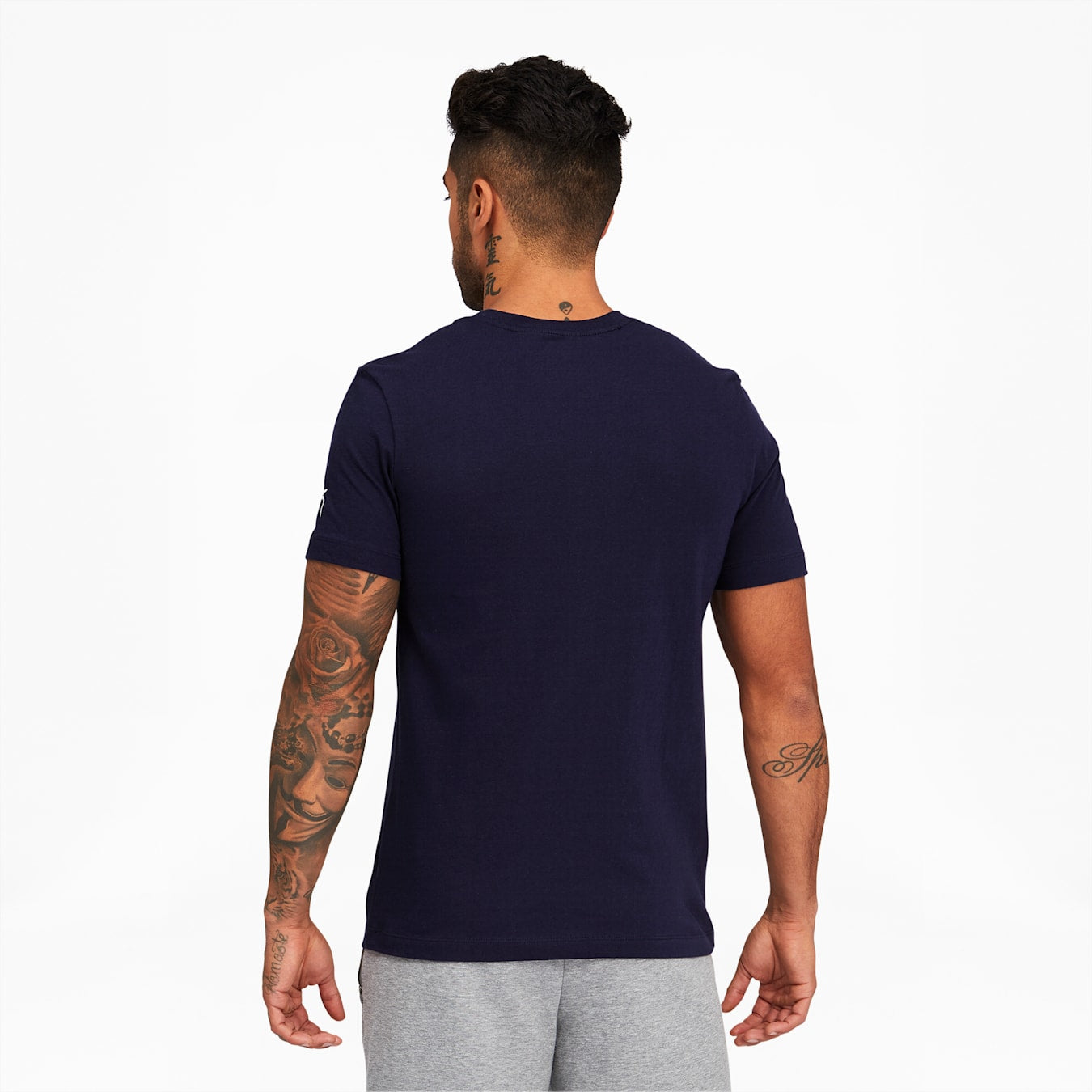 Camiseta cuello redondo Puma 🐆 color azul navy con el logo Puma Head en blanco Talla L