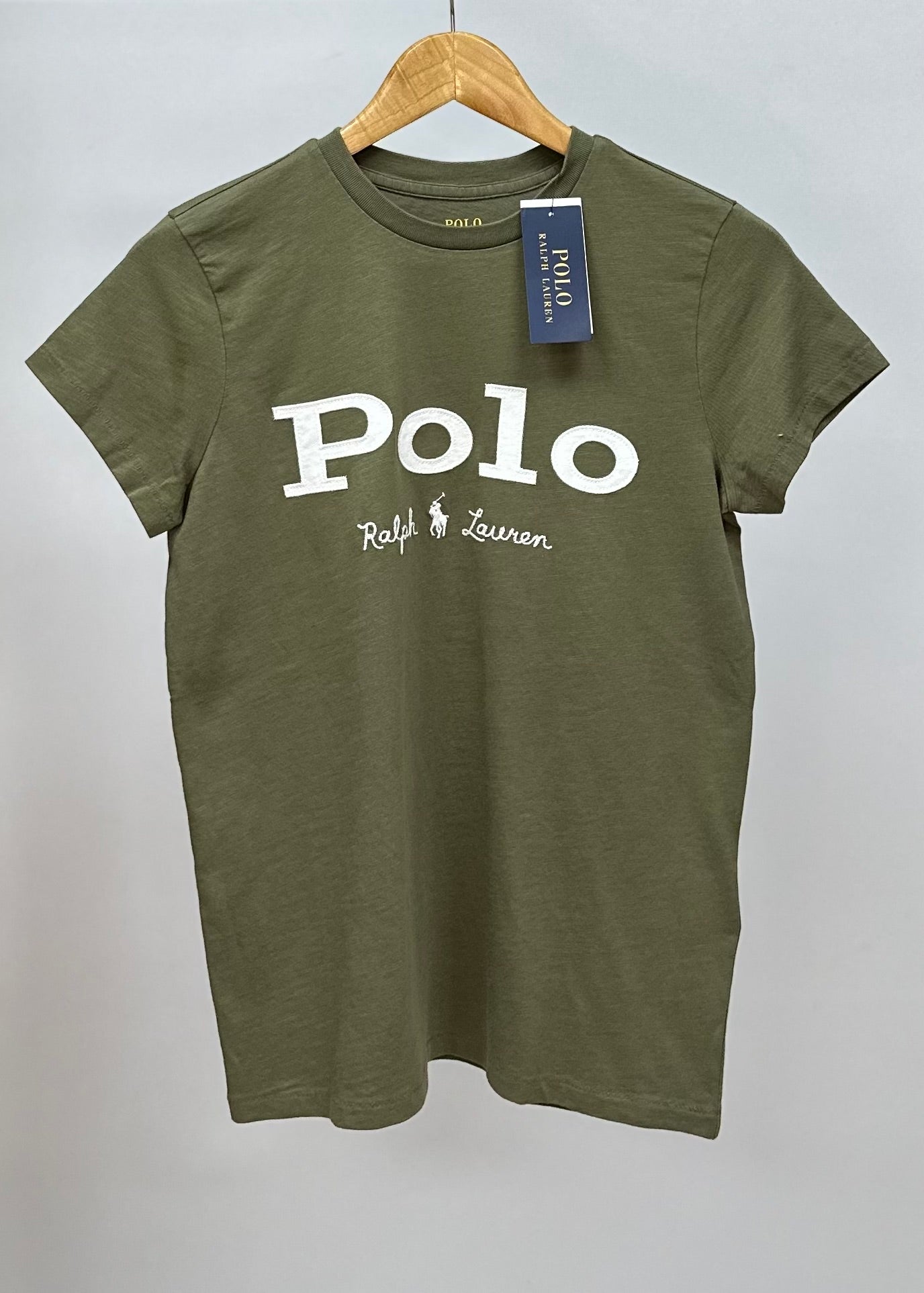 Camiseta cuello redondo de mujer Polo Ralph Lauren 🏇🏼 color verde oliva con diseño de logo blanco Talla XS Entalle Regular