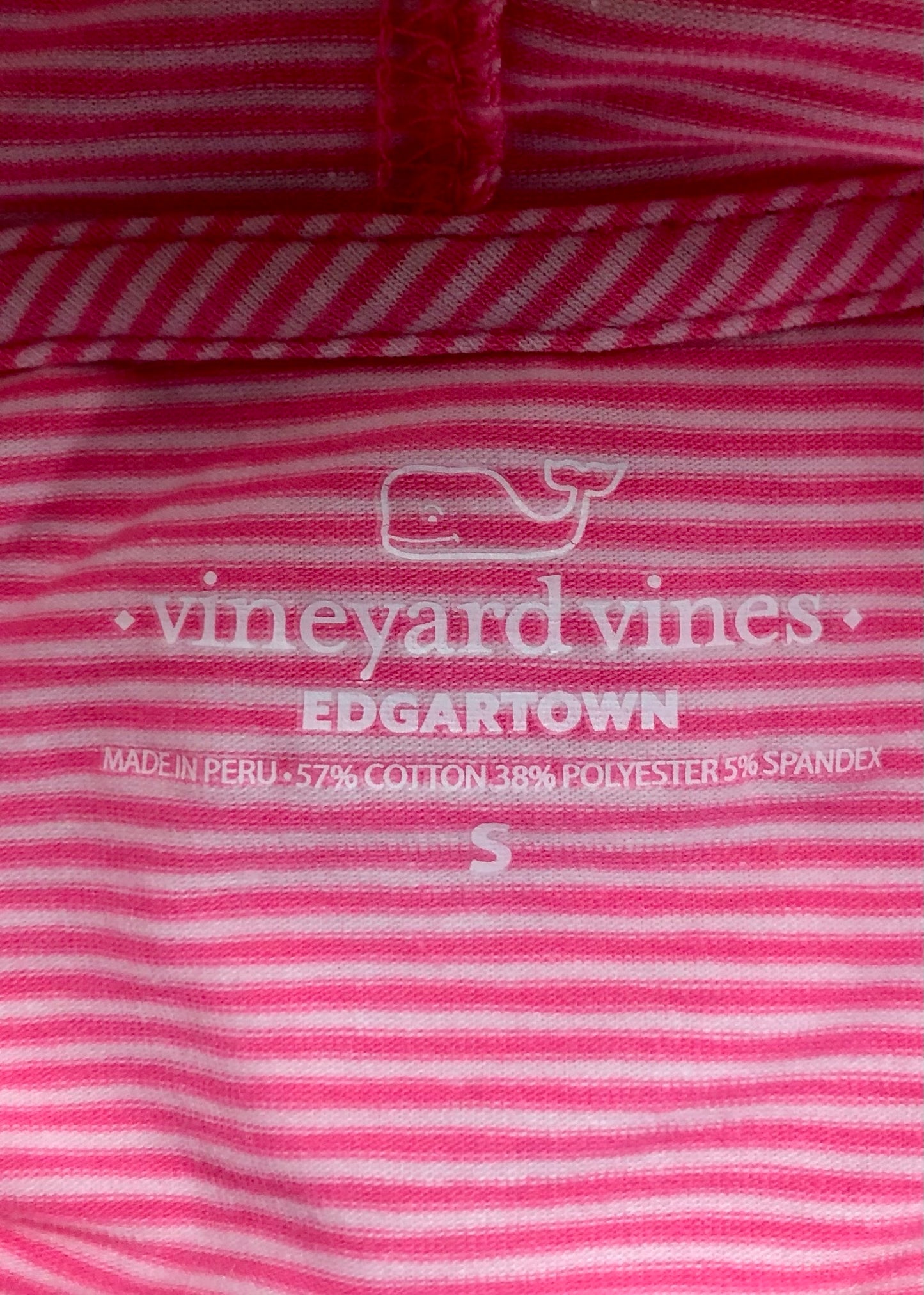 Camiseta de mujer con capucha Vineyard Vines 🐳 Tela Performance con rayas en color rosado y blanco con logo en azul Talla S Entalle Regular