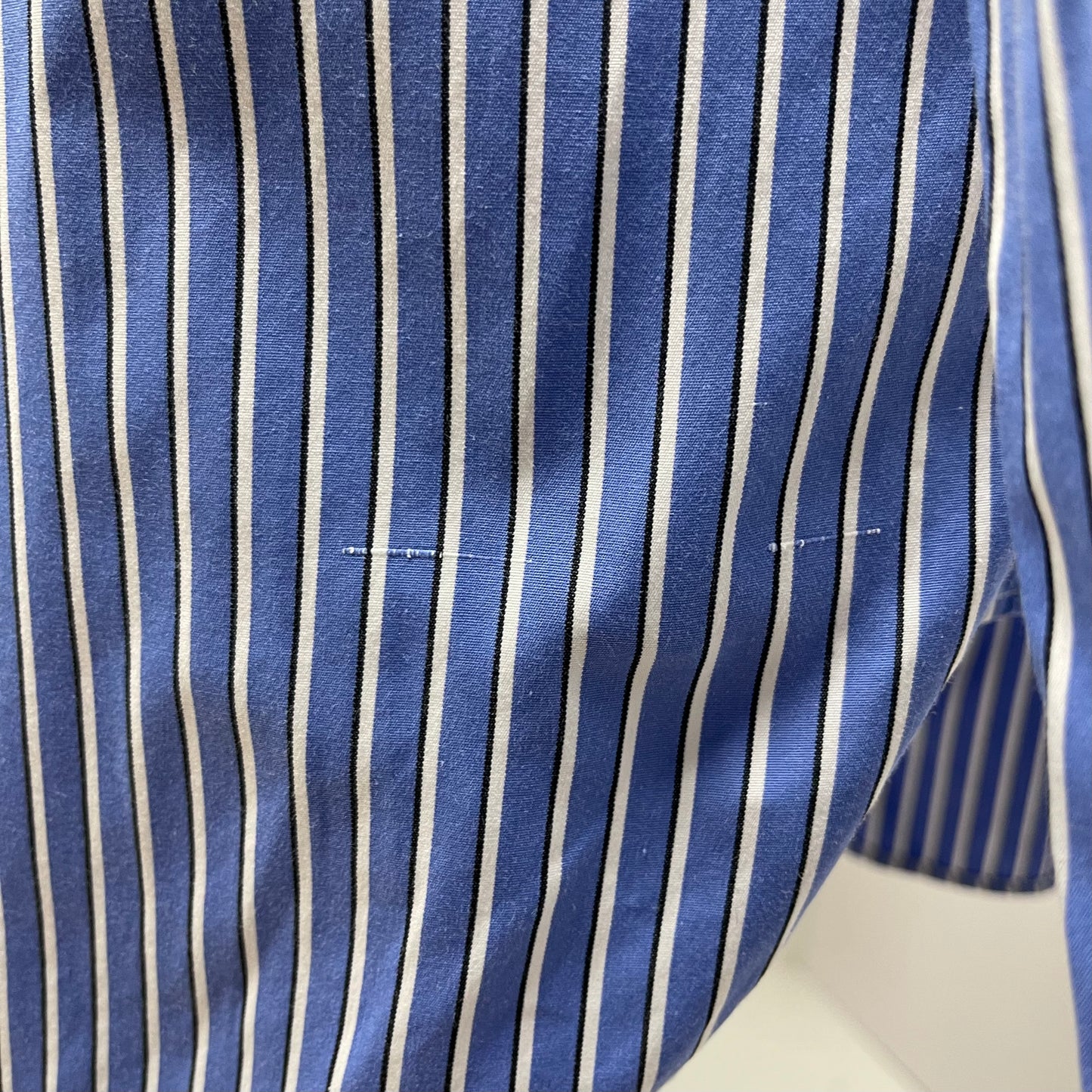 Camisa Polo Ralph Lauren 🏇🏼 con patron de rayas en color azul y blanco Talla L Entalle Clásico (ver descripción)