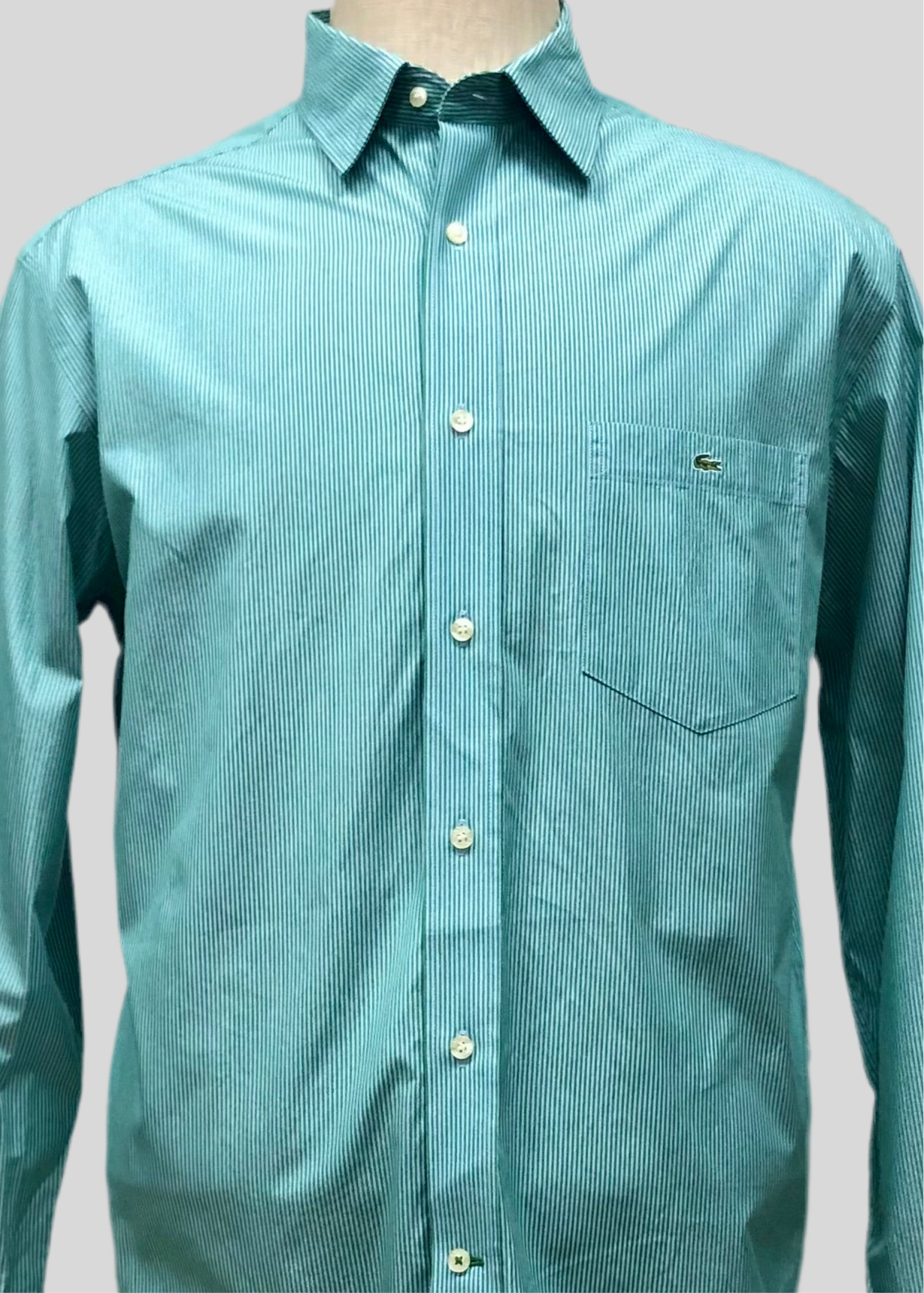 Camisa Lacoste 🐊 con patron de rayas finas en verde y blanco Talla L Entalle Regular