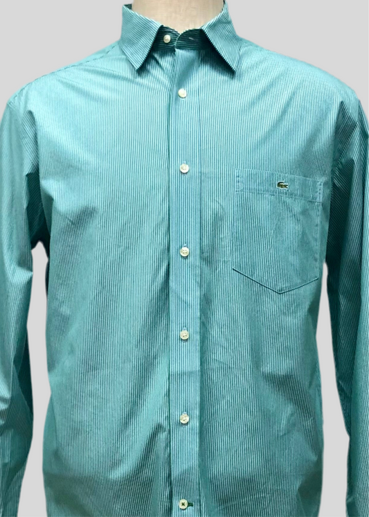 Camisa Lacoste 🐊 con patron de rayas finas en verde y blanco Talla L Entalle Regular