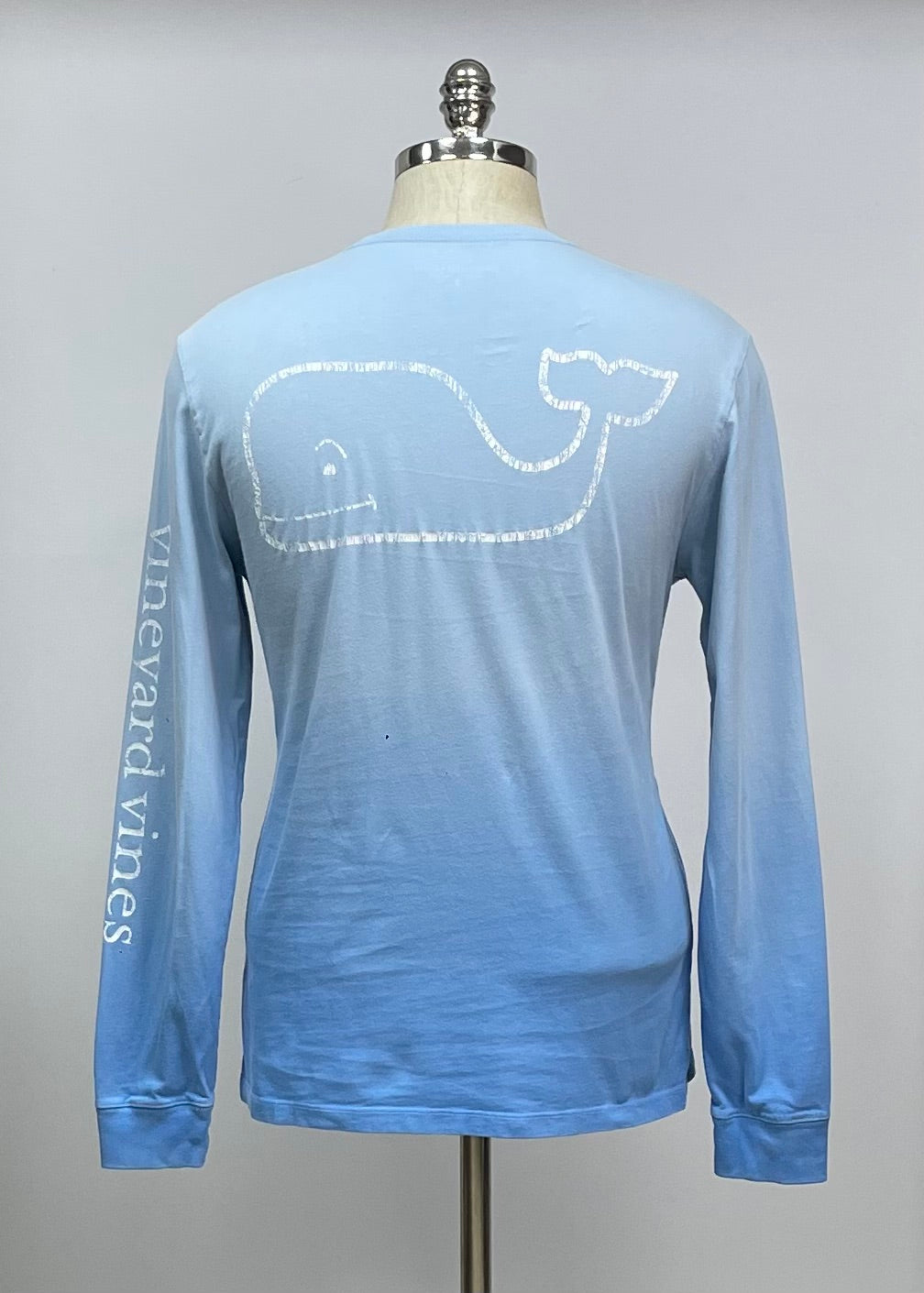 Camiseta de bolsillo Vineyard Vines 🐳 color azul de dos tonos con Diseño de ballena en blanco Talla Small