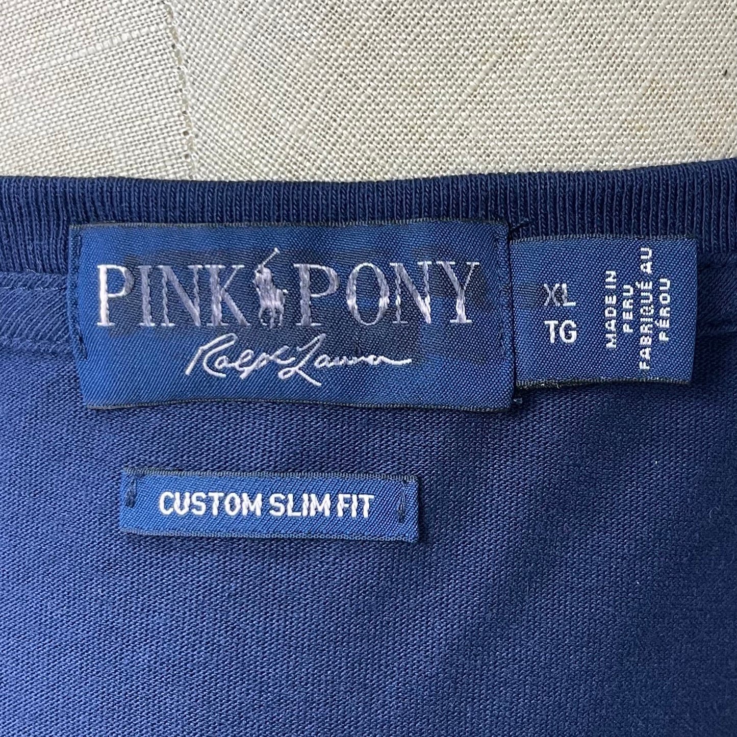 Camiseta cuello redondo de mujer Polo Ralph Lauren 🏇🏼 color azul navy con diseño de logo Love en rosado Talla XL Entalle Custom Slim Fit