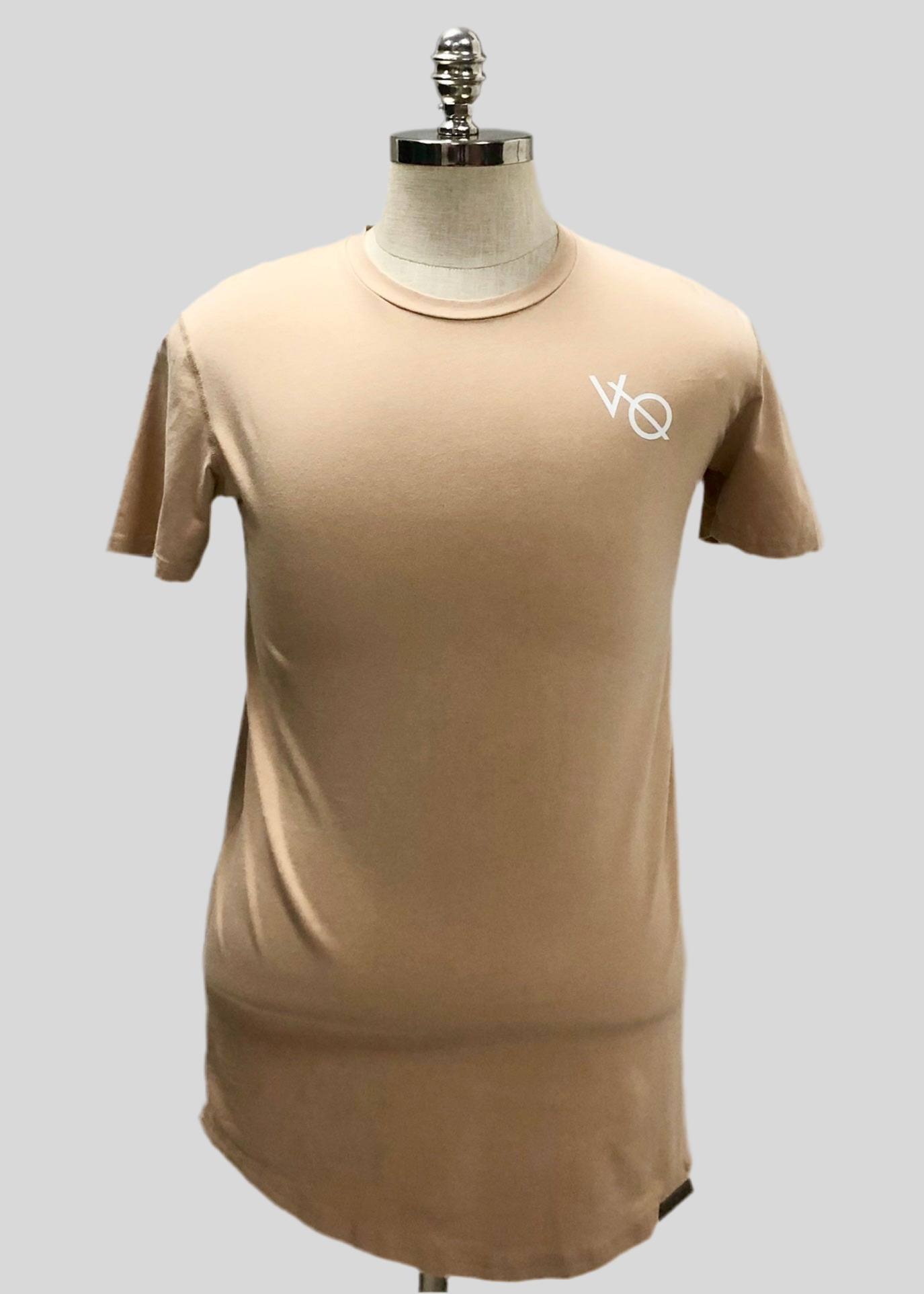 Camiseta de entrenamiento Vanquish 🏋🏽 color beige y logo en blanco Talla M