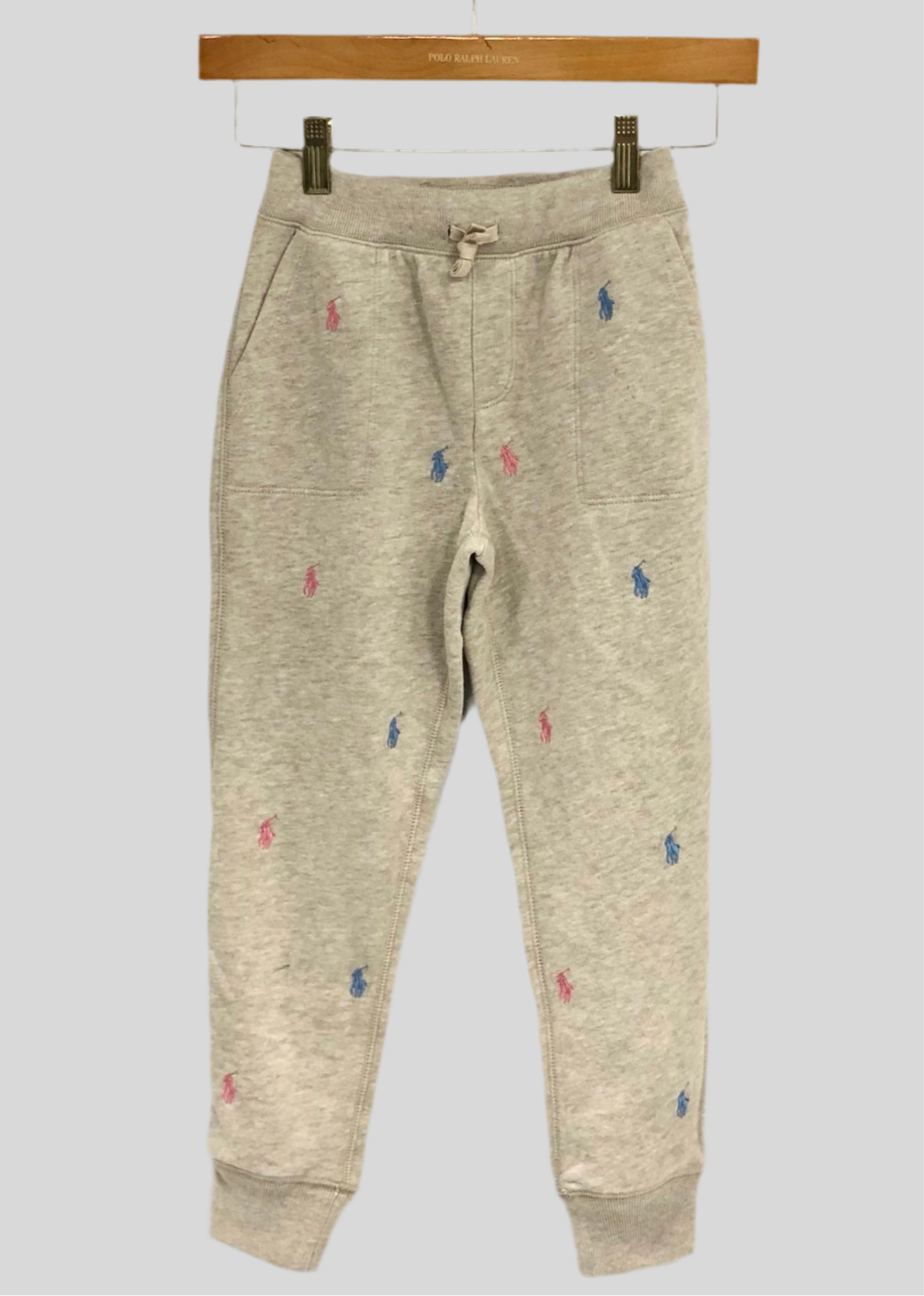 Pantalon  Jogger de niña Polo Ralph Lauren 🏇 color gris con diseño de logos Talla 7