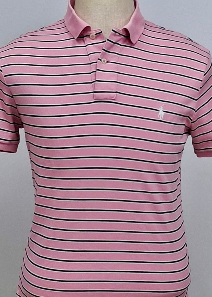 Camiseta Polo Ralph Lauren 🏇🏼 color rosado con patrón de rayas color negro y blanco Talla M Entalle Regular