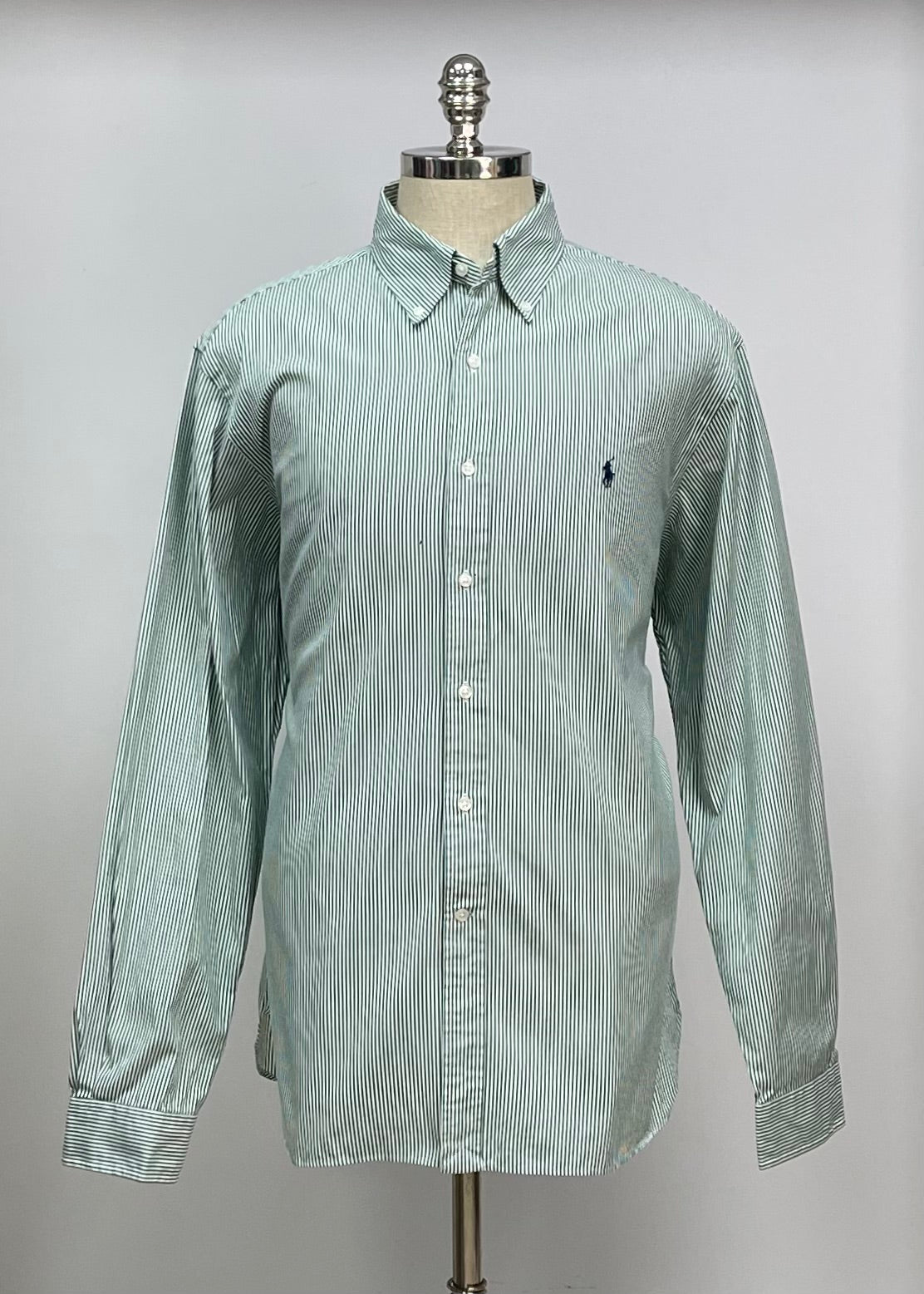 Camisa Polo Ralph Lauren 🏇🏼 con patron de finas rayas en color verde oscuro y blanco Talla XXL Entalle Regular