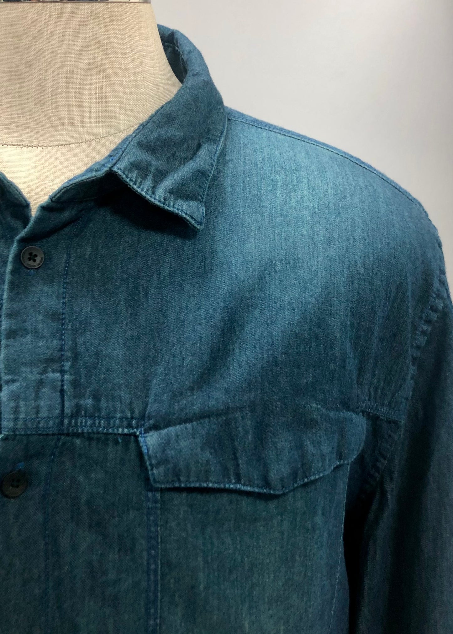 Camisa de botones Calvin Klein 🇺🇸 de jeans en color azul oscuro Talla XL Entalle Regular