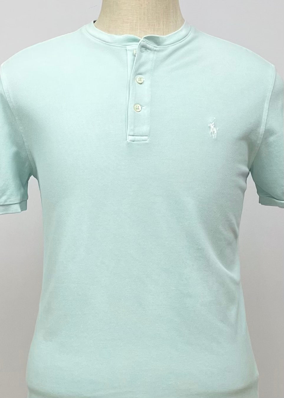 Camiseta de botones Polo Ralph Lauren 🏇🏼 color celeste claro manga corta Talla Medium Entalle Regular