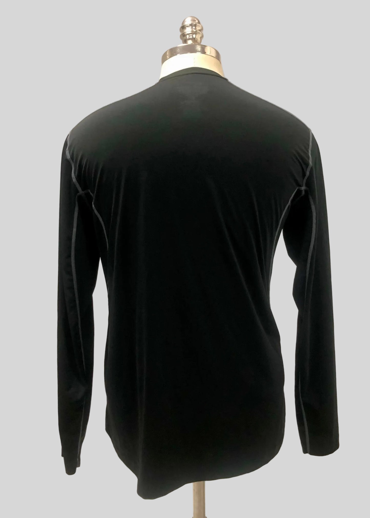 Camiseta de compresión Nike ✔️ color negro y logo en gris Talla L