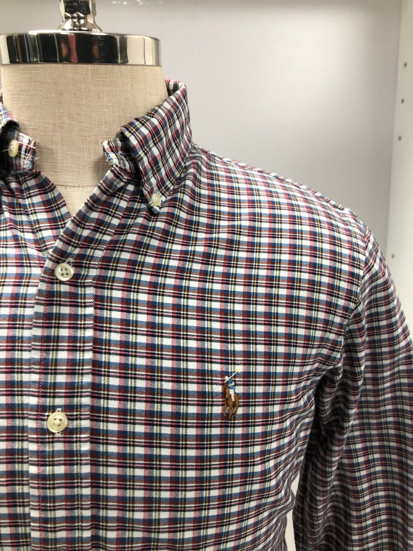 Camisa Polo Ralph Lauren 🏇🏼 con patron de cuadros rojo, azul, amarillo y blanco Talla S Entalle Custom Fit