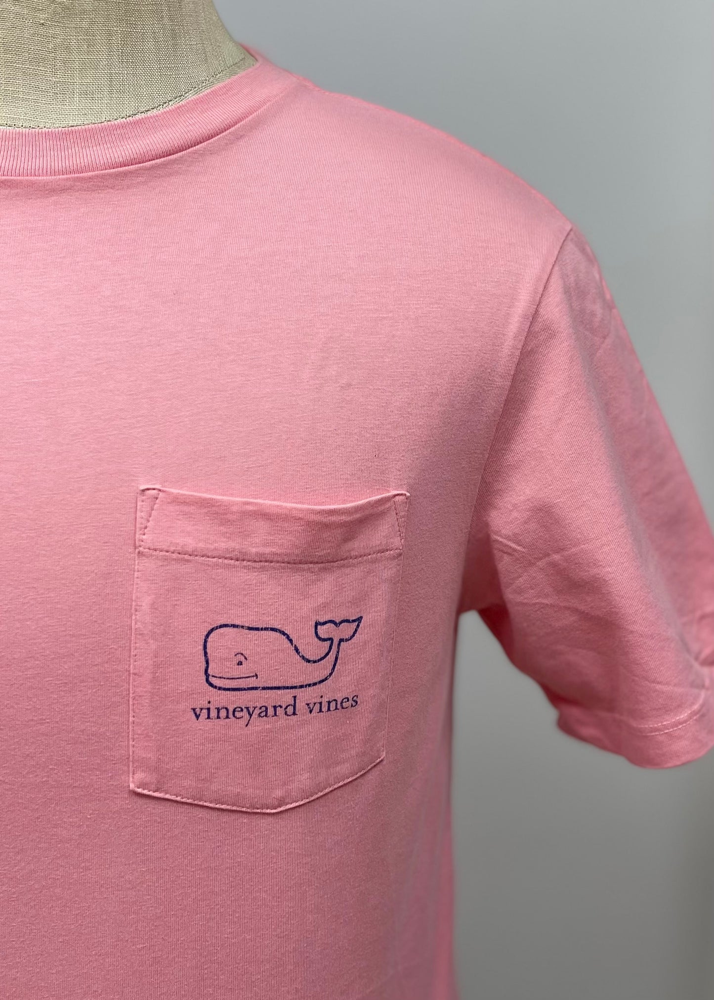 Camiseta cuello redondo Vineyard Vines 🐳 color rosado con Diseño de ballena Talla Small