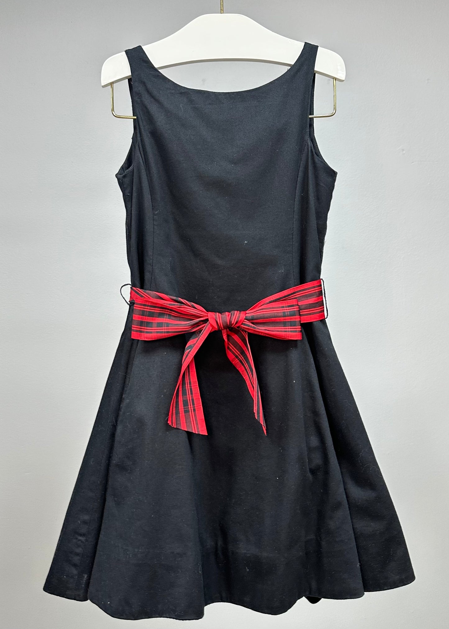 Vestido de niña Polo Ralph Lauren🏇 Color negro con lazo rojo y negro Talla 5