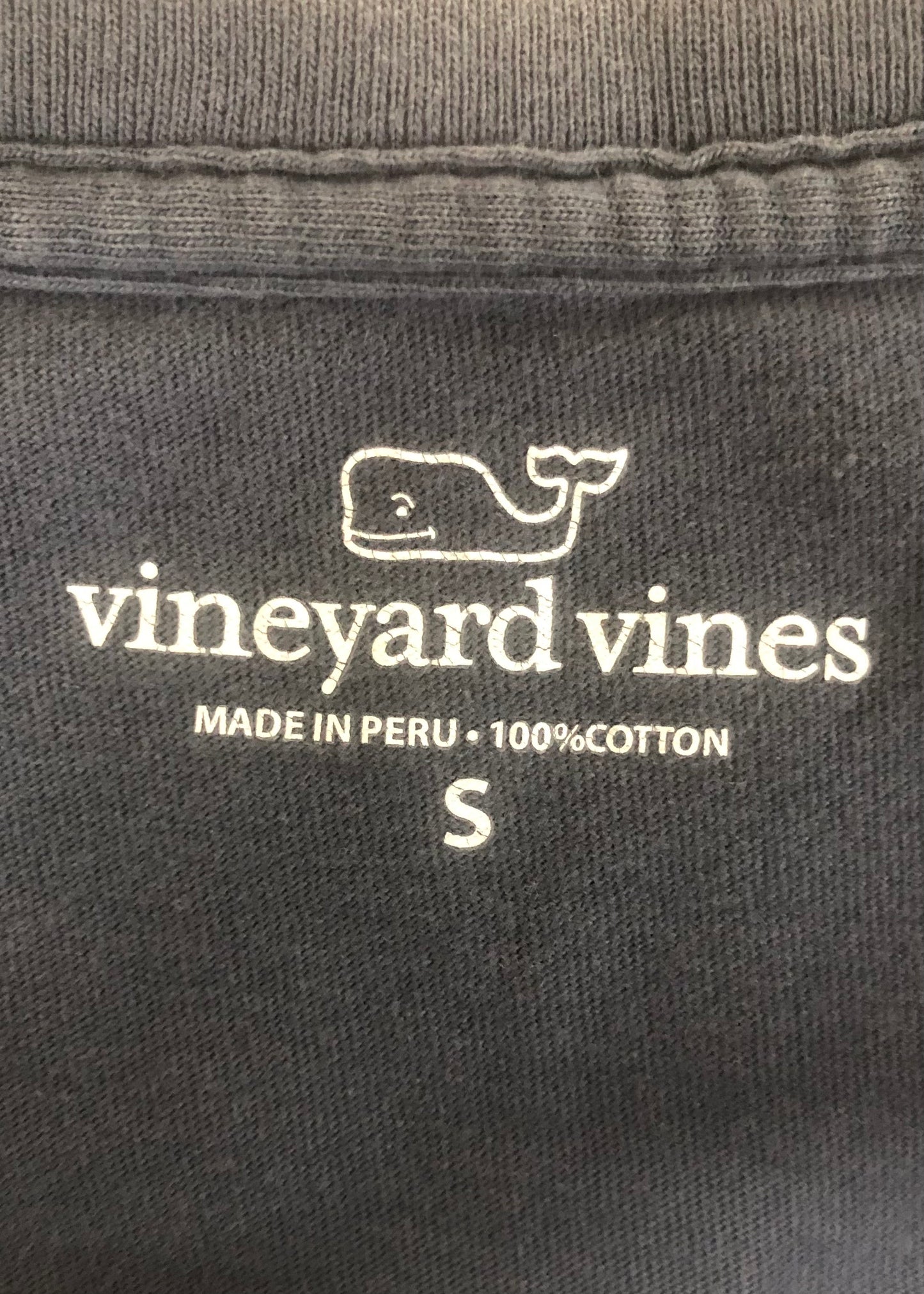 Camiseta cuello redondo Vineyard Vines 🐳 color azul con diseño de ballena en blanco Talla S