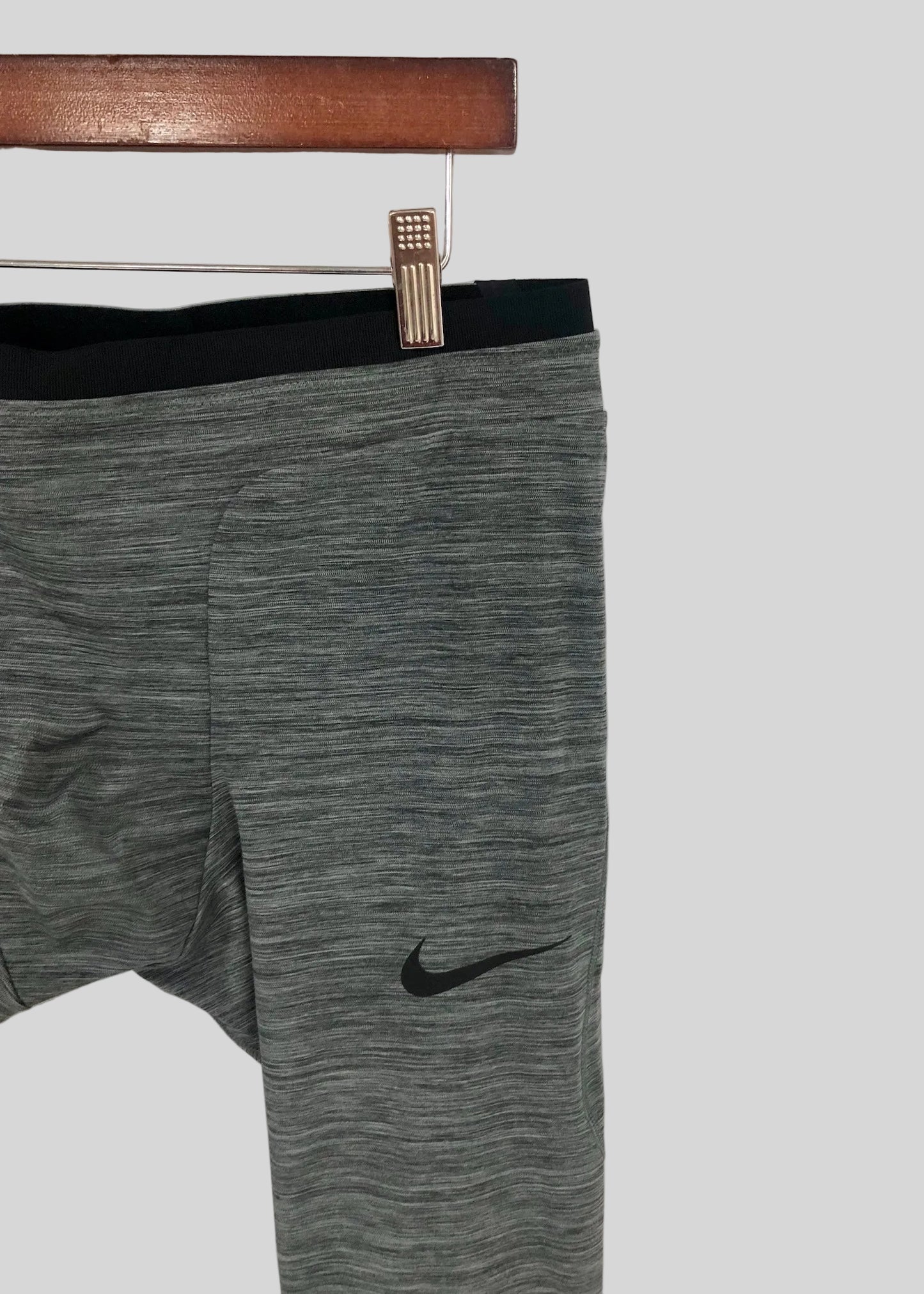 Mallas de entrenamiento Nike ✔️ Pro Dri-FIT para hombre en Color gris oscuro y logo en negro Talla XXL