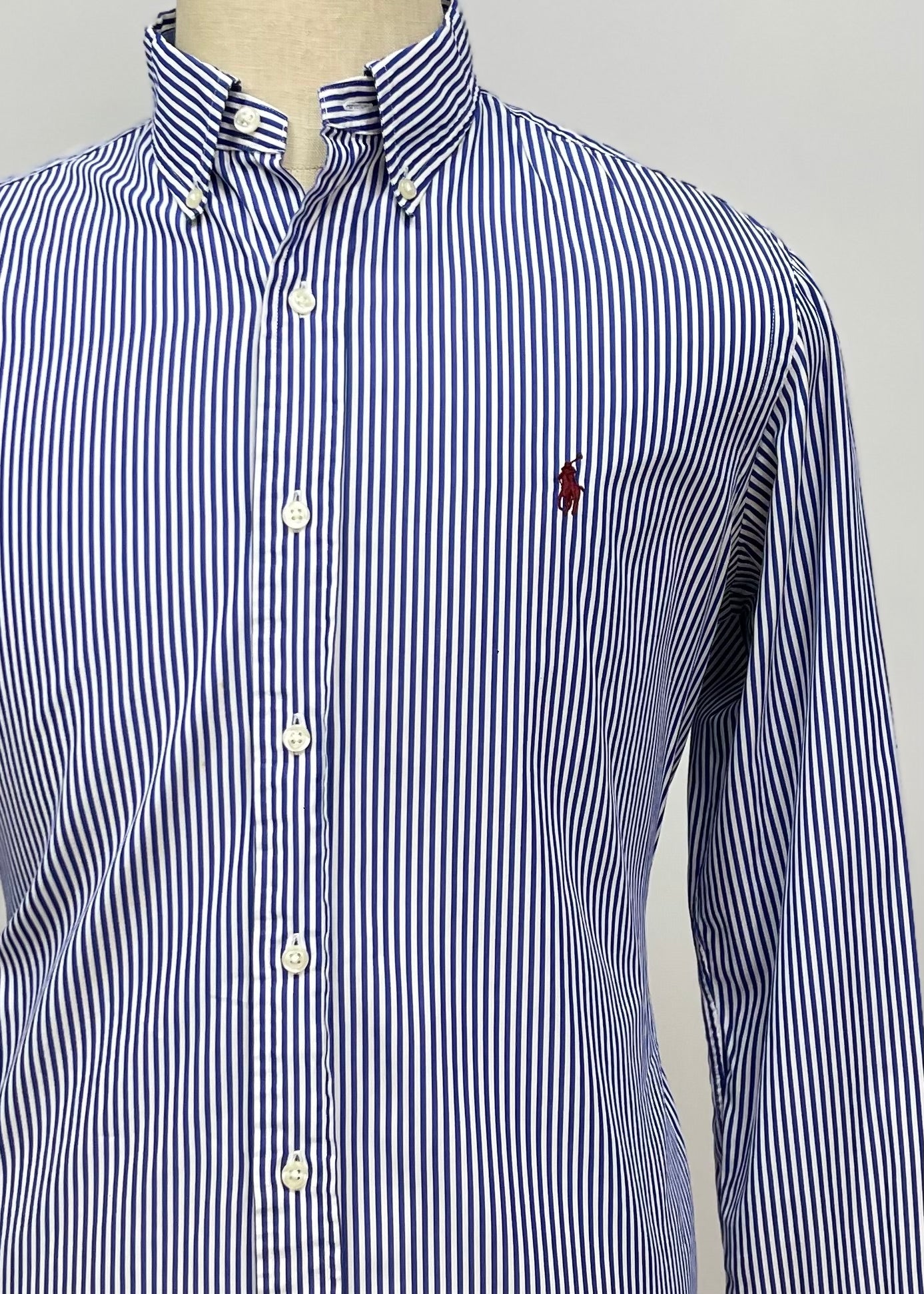 Camisa Polo Ralph Lauren 🏇🏼 con patron de rayas en color azul y blanco Talla M Entalle Regular (ver descripción)