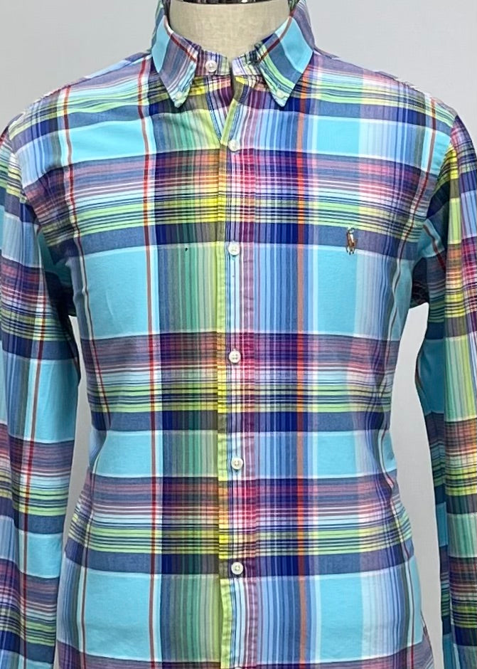 Camisa Polo Ralph Lauren 🏇🏼 Oxford color celeste con patrón de cuadros tartán azul, rojo y verde Talla L Entalle Clásico