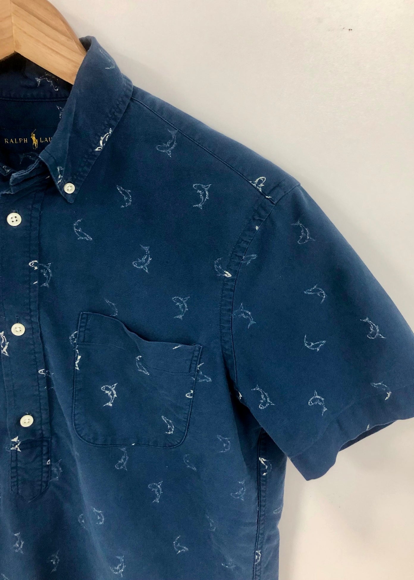Camisa de botones Polo Ralph Lauren 🏇🏼 Oxford en color azul navy con diseño de peces Talla S Entalle Regular