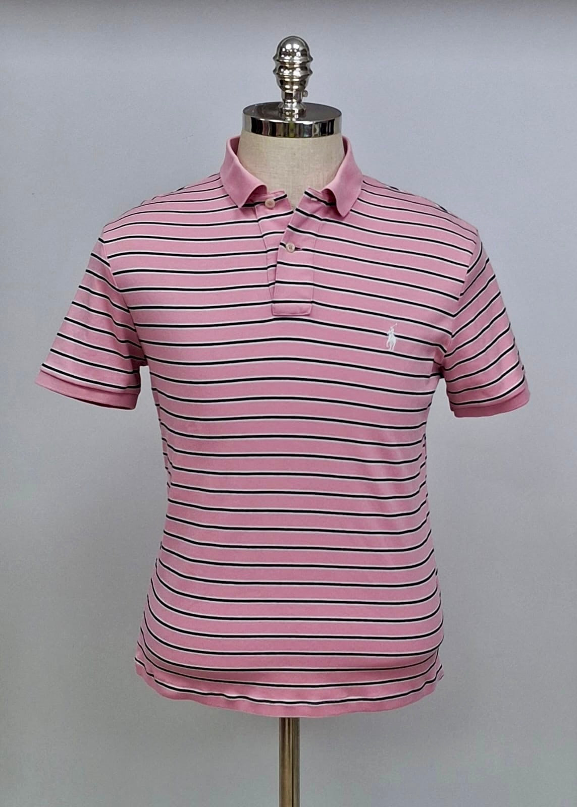 Camiseta Polo Ralph Lauren 🏇🏼 color rosado con patrón de rayas color negro y blanco Talla M Entalle Regular