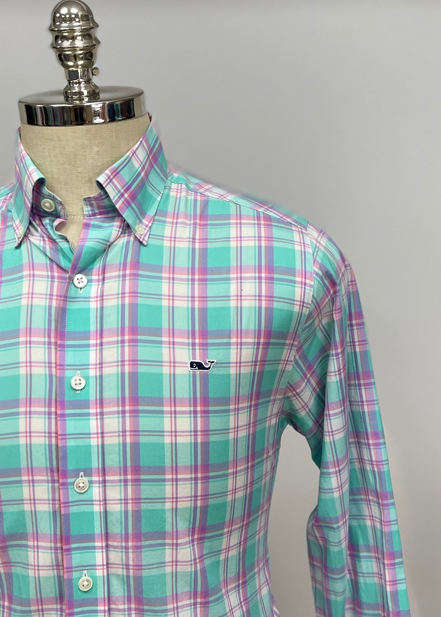 Camisa Vineyard Vines 🐳 color blanco con cuadros en color rosado, verde y lila Talla S Entalle Slim Fit