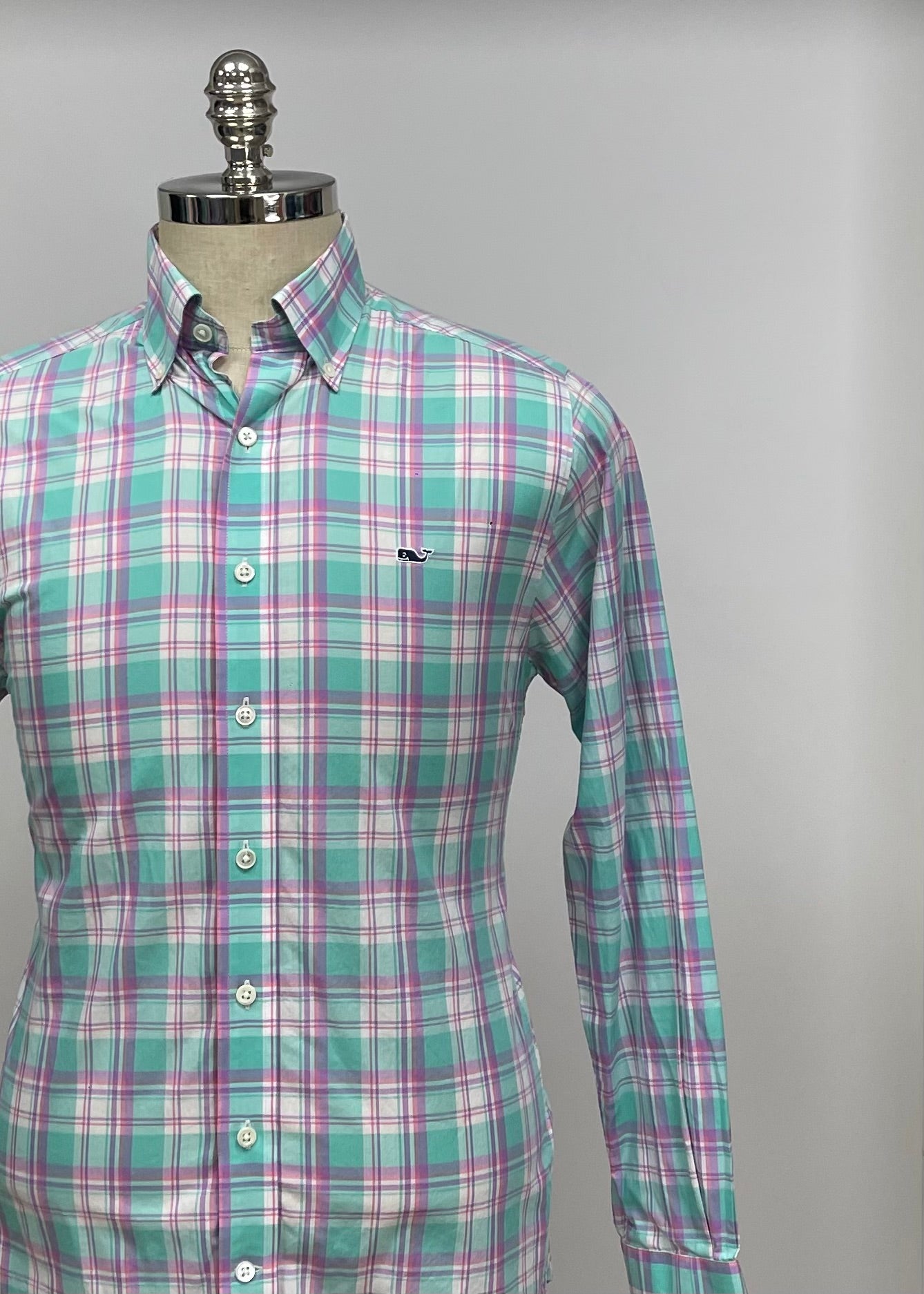 Camisa Vineyard Vines 🐳 color blanco con cuadros en color rosado, verde y lila Talla S Entalle Slim Fit