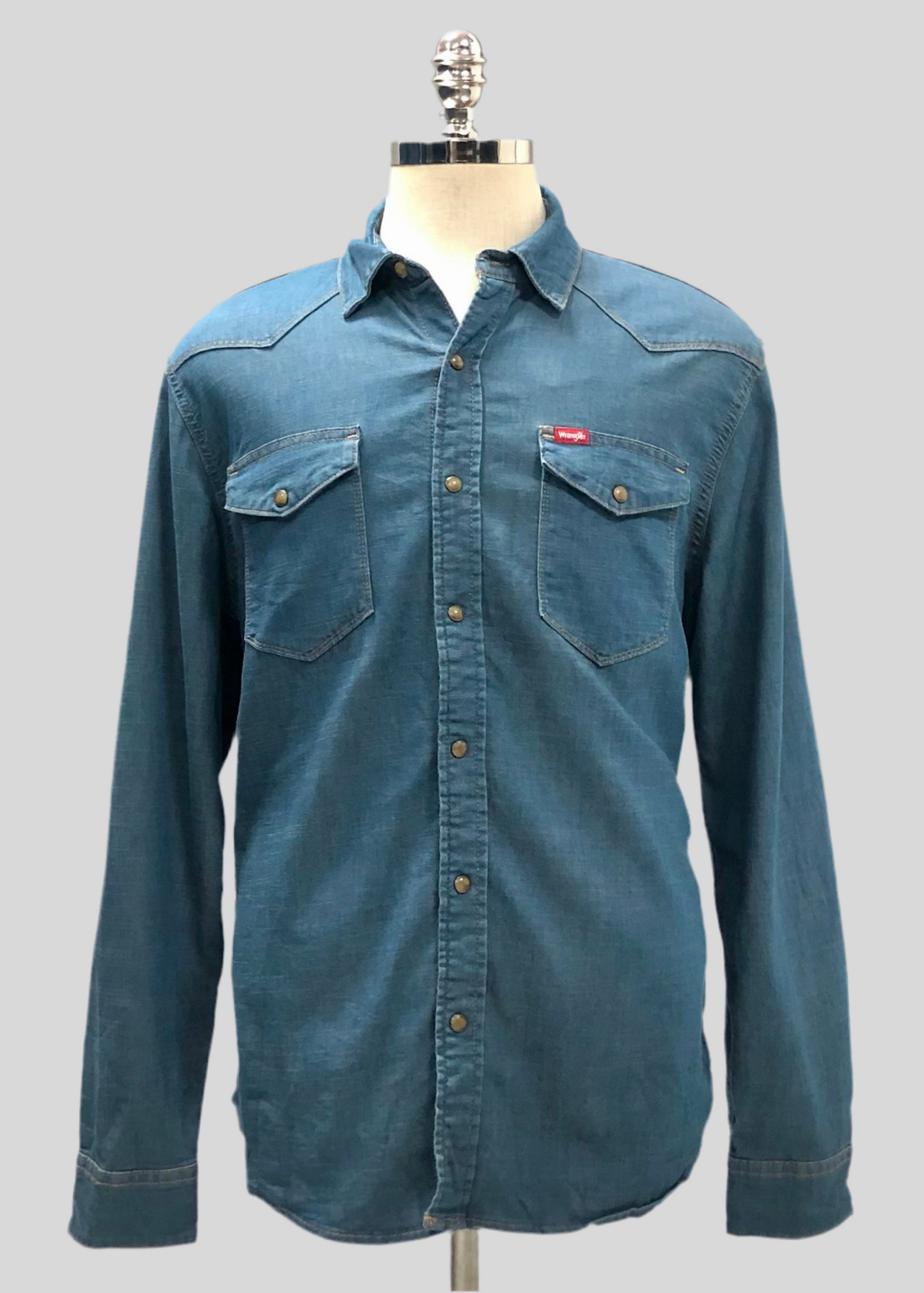 Camisa de botones Wrangler 🐎 De jeans en color azul oscuro Talla L Entalle Regular