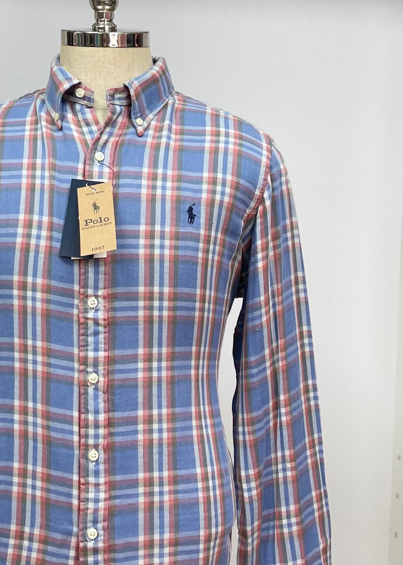 Camisa Polo Ralph Lauren 🏇🏼 color celeste con patrón de cuadros en rojo y blanco Talla L Entalle Regular