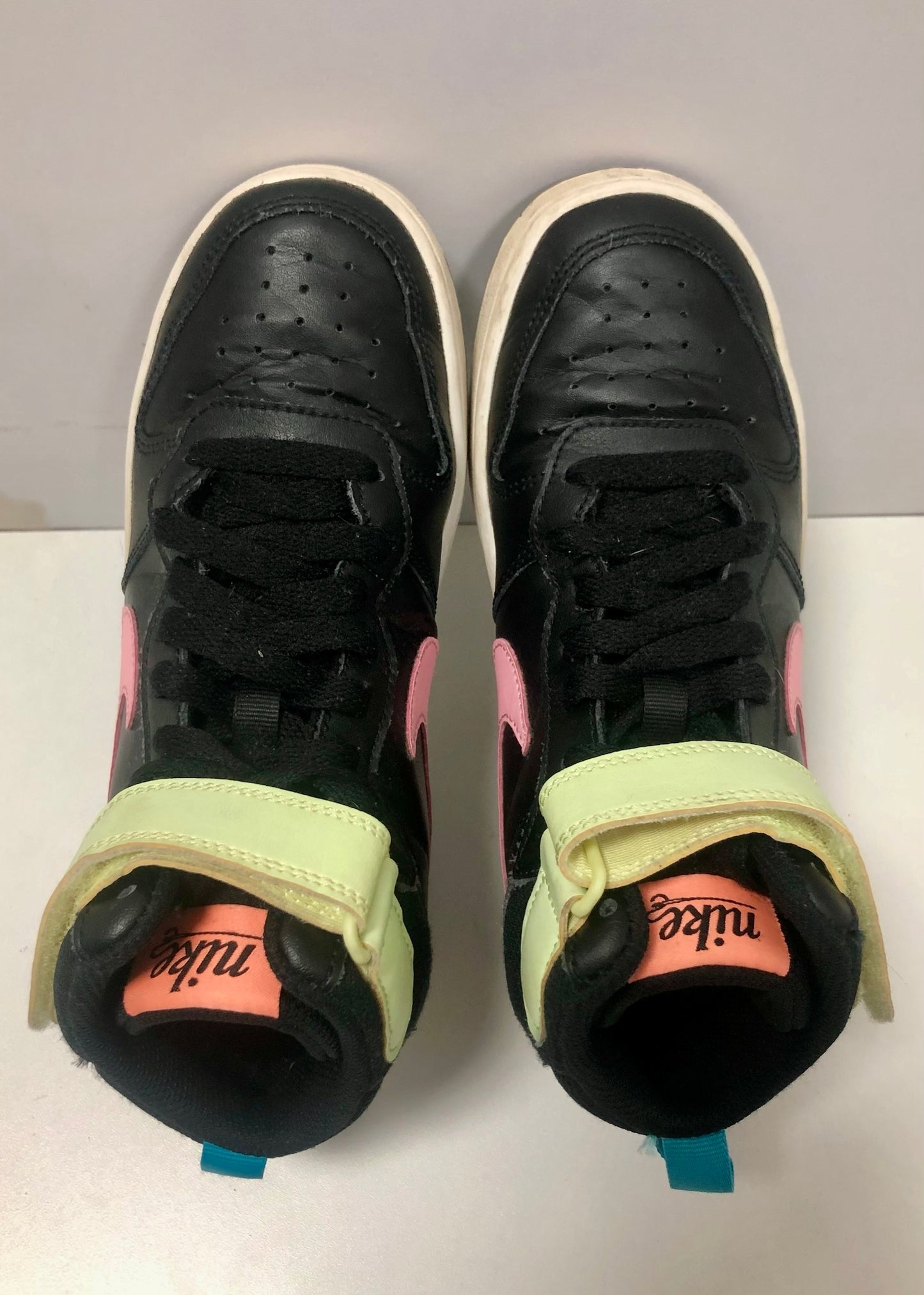 Zapatillas de niña Nike ✔️ Color negro, turquesa y rosado Talla 4.5