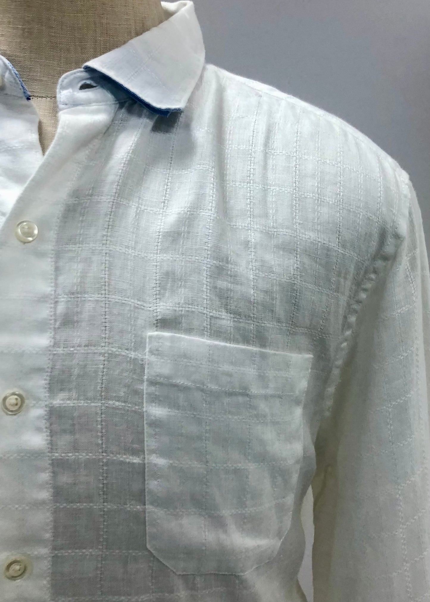 Camisa de botones Tommy Bahama 🌴 color blanco con diseño tejido Talla L Entalle Regular
