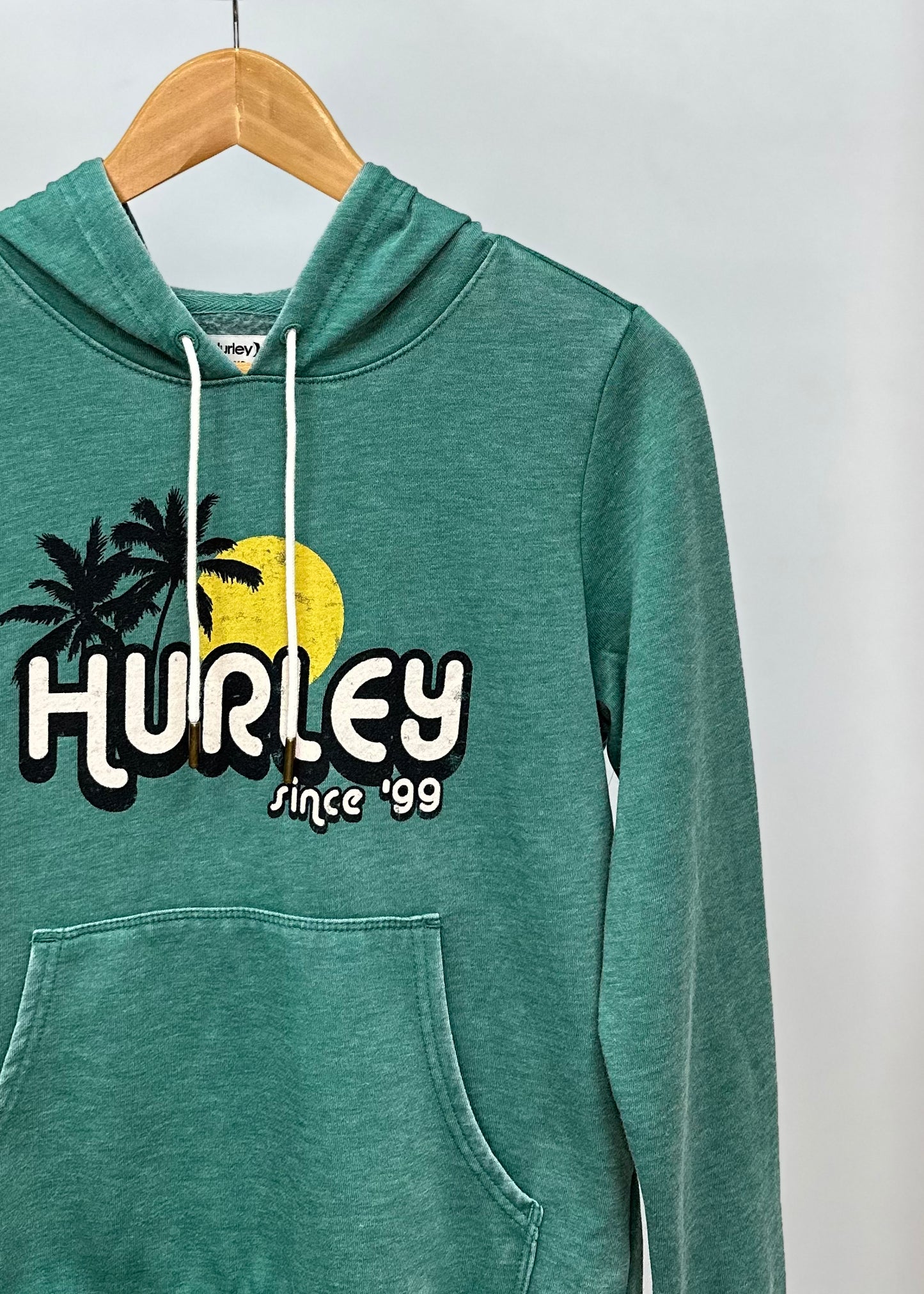 Sudadera de Hoodie Hurley 🏄🏽‍♂️ color verde y logo en blanco Talla XS