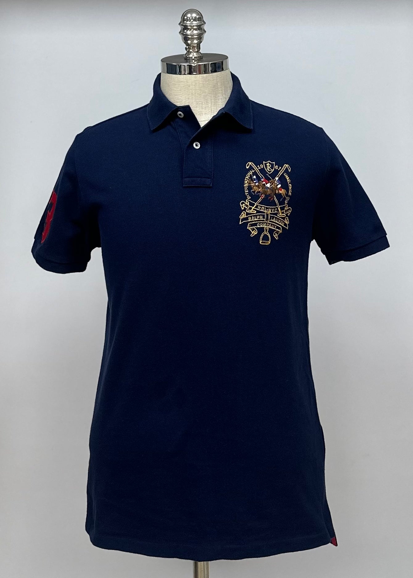 Camiseta Polo Ralph Lauren 🏇🏼color azul navy con logo de escudo dorado Talla M Entalle Custom Slim Fit