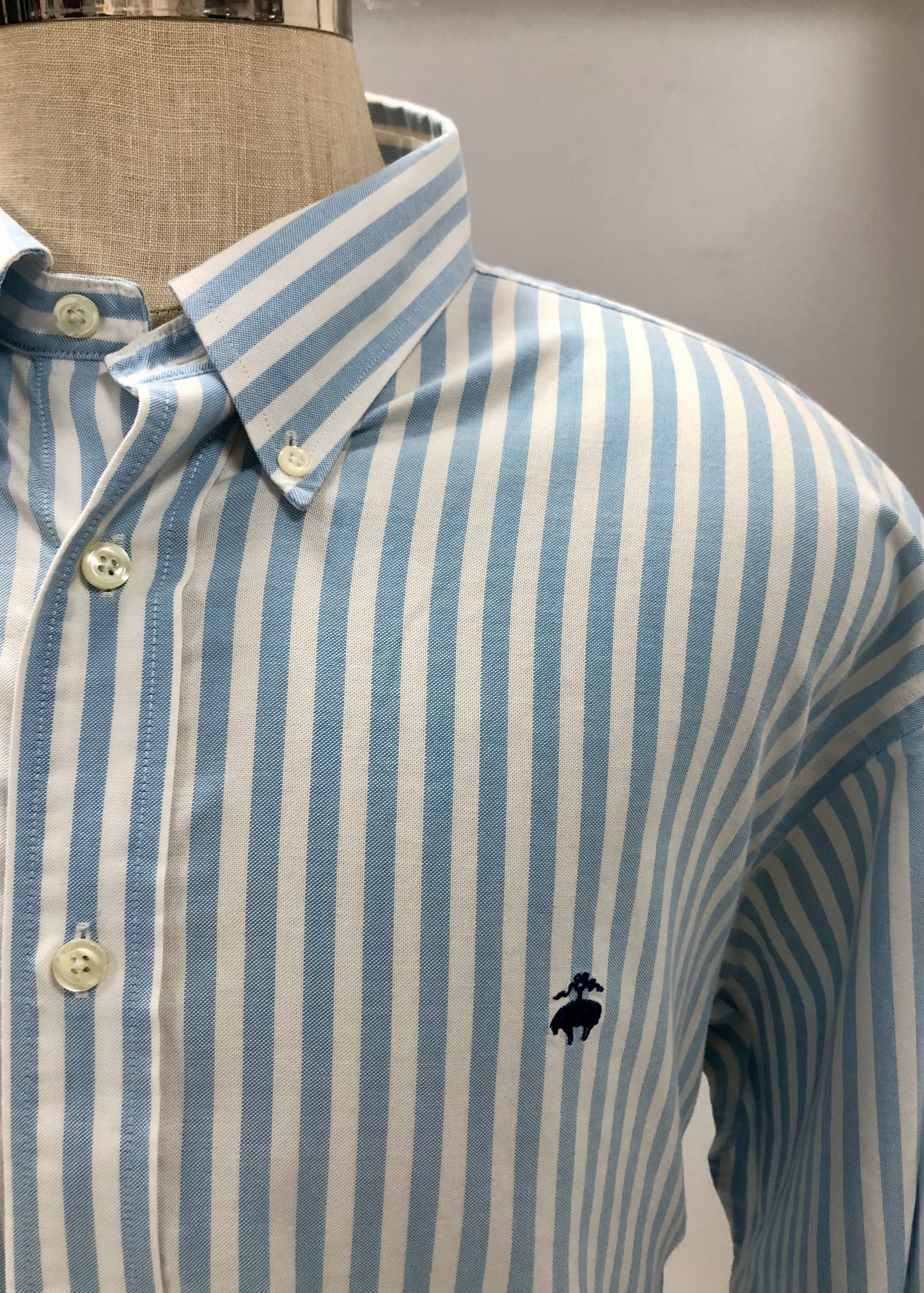 Camisa Brooks Brothers 🐑 color blanco con rayas en celeste Talla XXL Entalle Regular