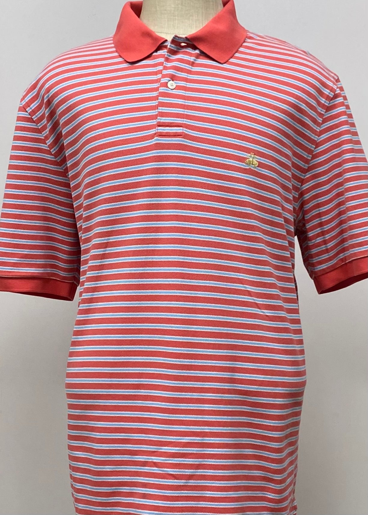 Camiseta Polo Brooks Brothers 🐑 color rosado magenta con patrón de rayas en color celeste y blanco Talla XL Entalle Regular