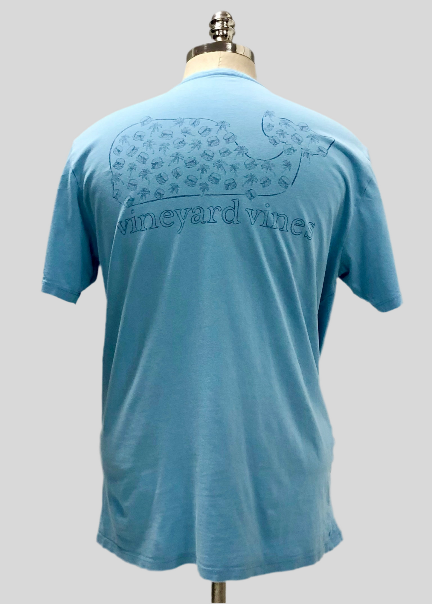 Camiseta cuello redondo Vineyard Vines 🐳 color celeste claro con Diseño de Ballena Hamburguesa Talla Medium