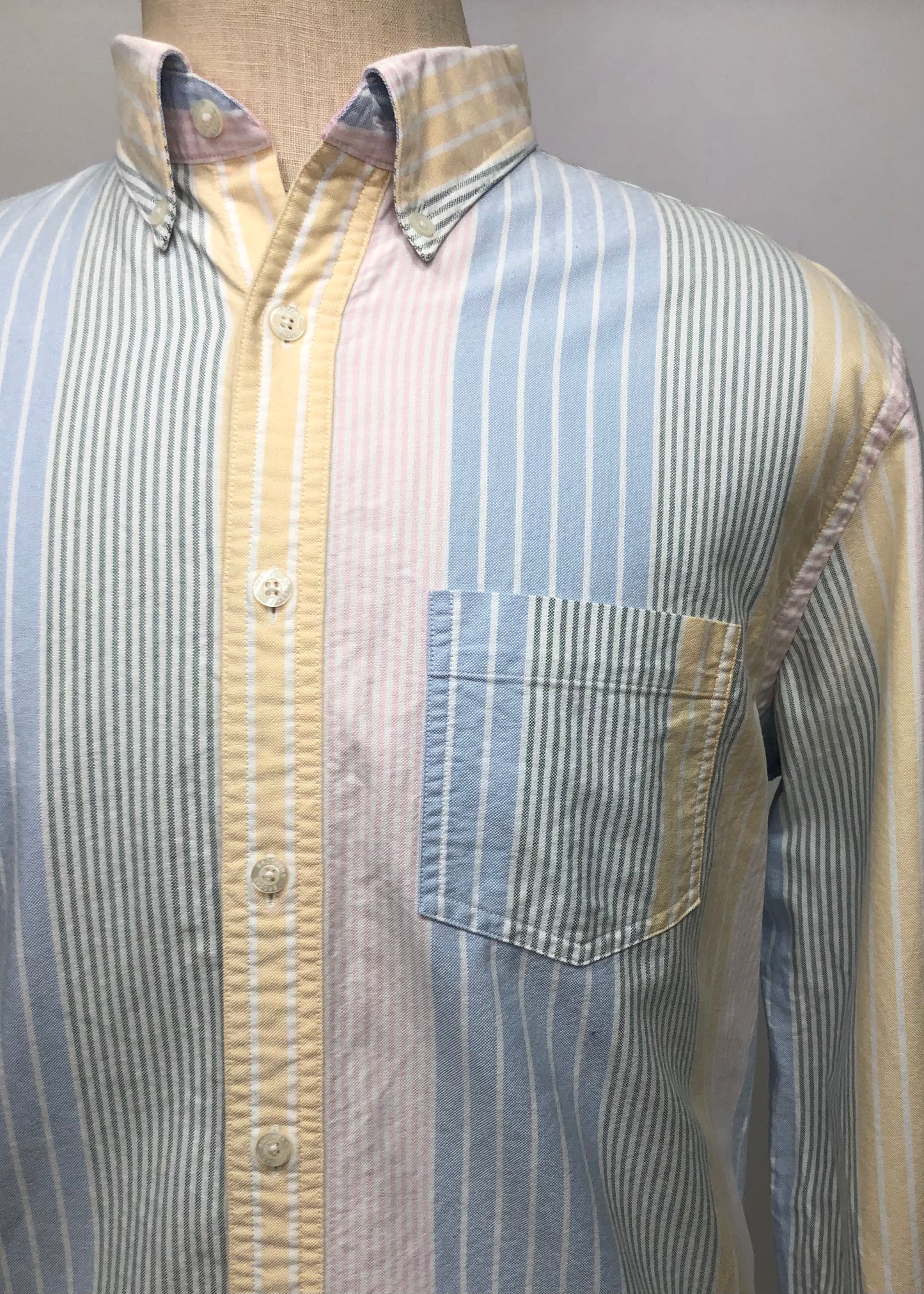 Camisa Brooks Brothers 🐑 Oxford con Diseño de rayas multicolor en rosado, celeste y amarillo Talla XL Entalle Regular