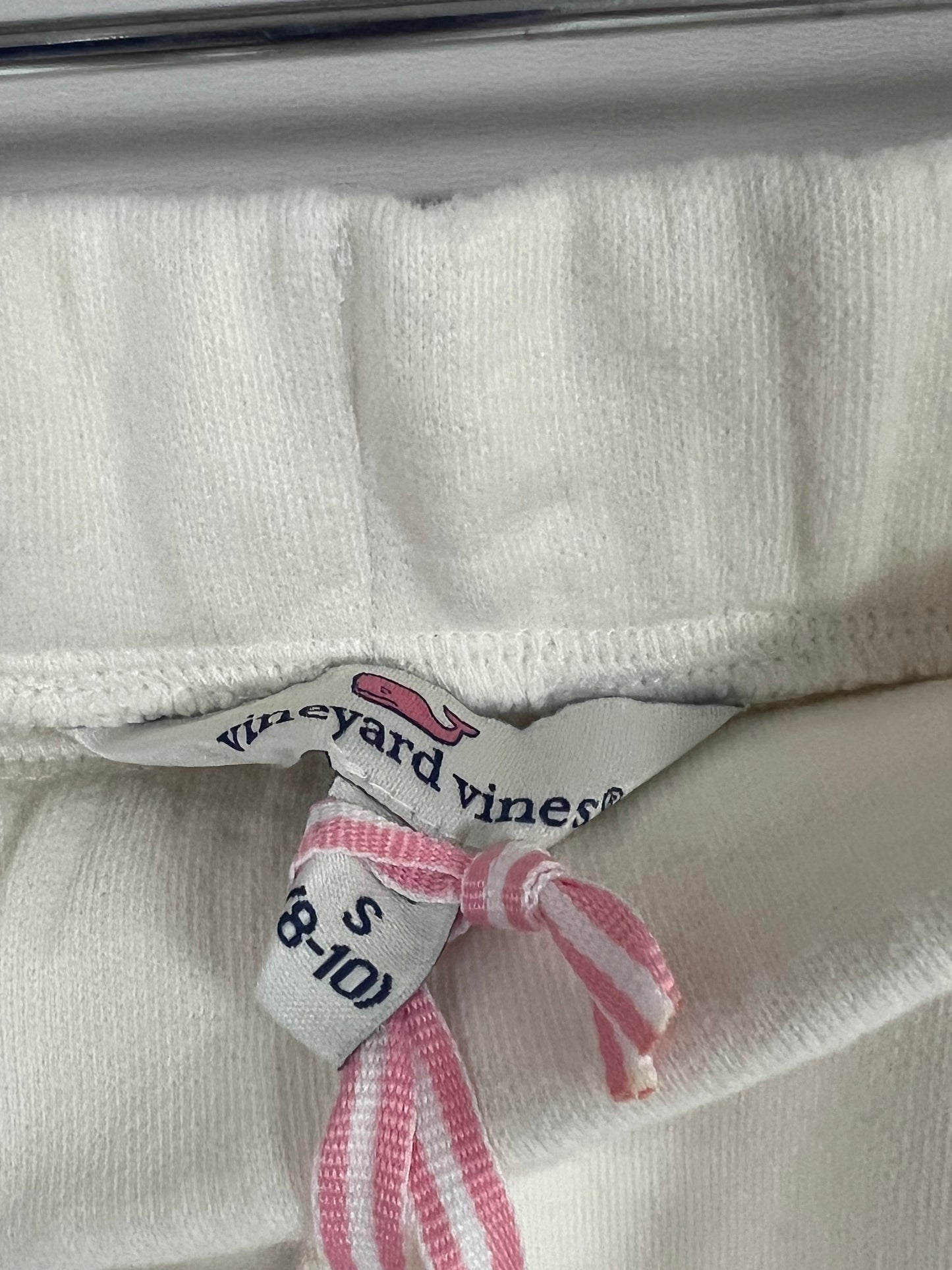 Conjunto de Sueter y pantalón de niña Vineyard Vines 🐳 color blanco con logo rosado Talla S (8-10)