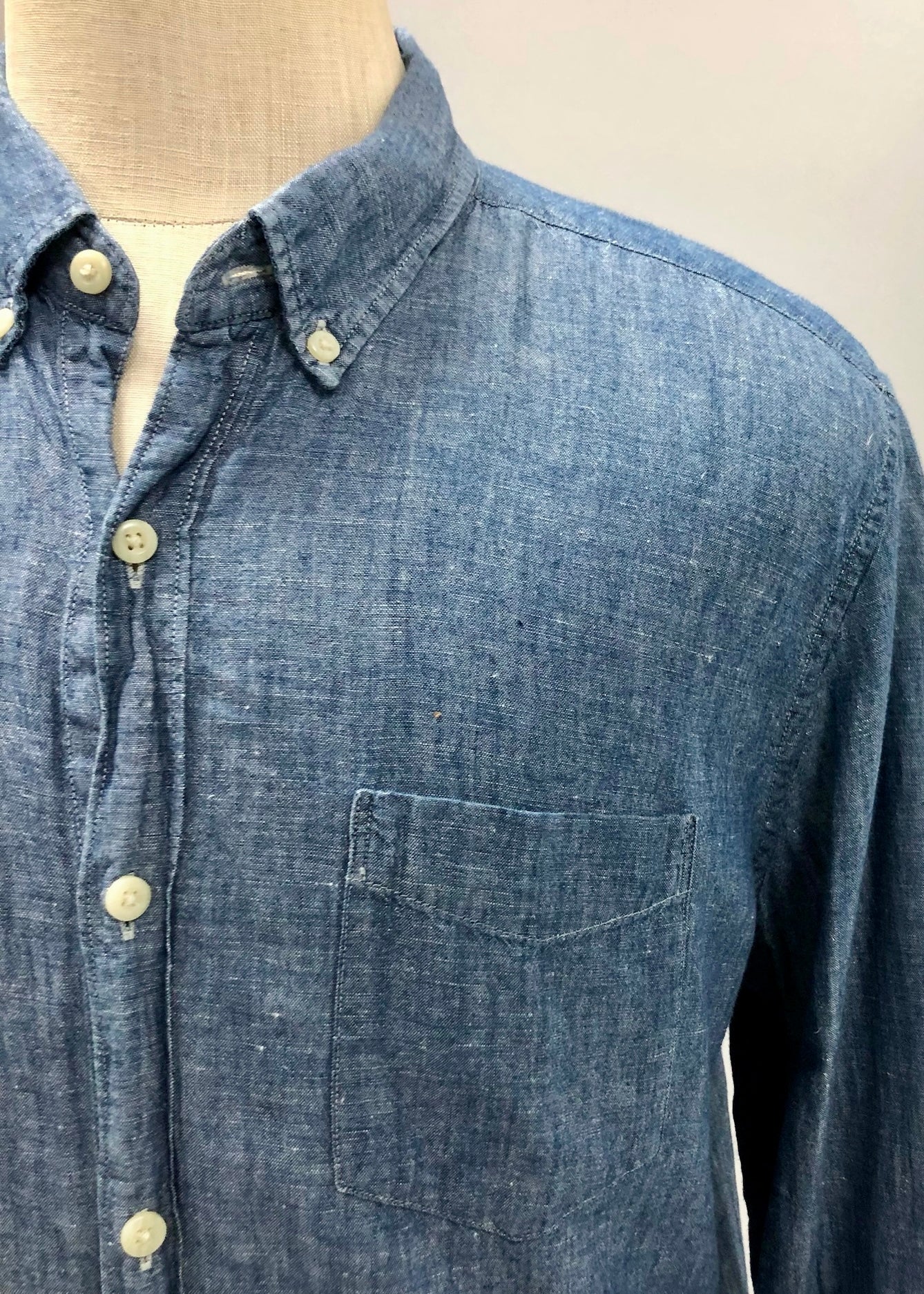 Camisa de botones American Eagle 🦅 de jeans color azul oscuro Talla XL Entalle Clásico