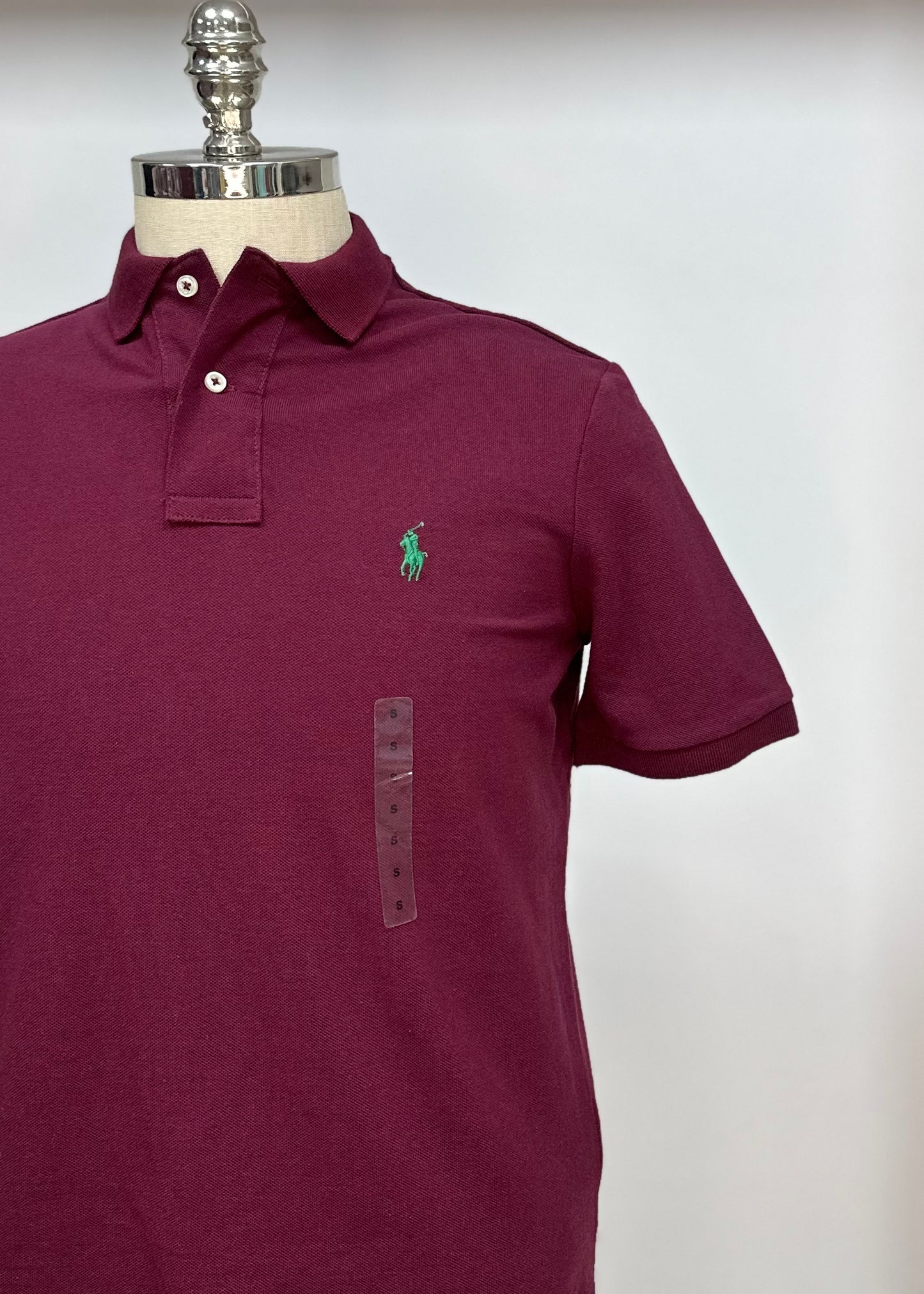 Camiseta Polo Ralph Lauren 🏇🏼 color rojo oscuro Talla M y XL Entalle Clásico