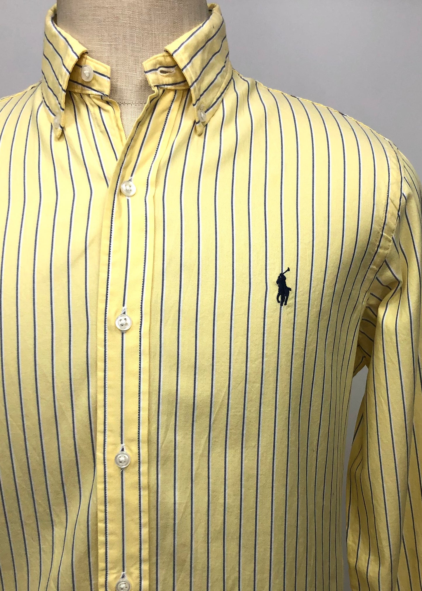 Camisa Polo Ralph Lauren 🏇🏼 color amarillo con rayas en color negro y blanco Talla M Entalle Regular