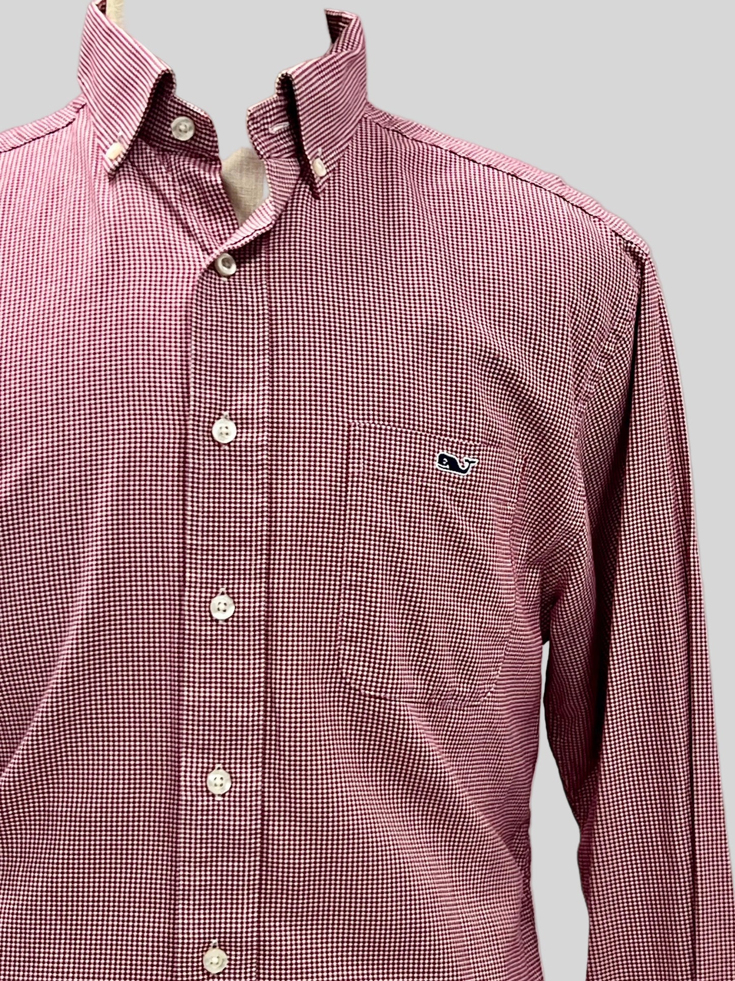Camisa de botones Vineyard Vines 🐳 de cuadros finos en color rojo y blanco Talla M Entalle Clasico