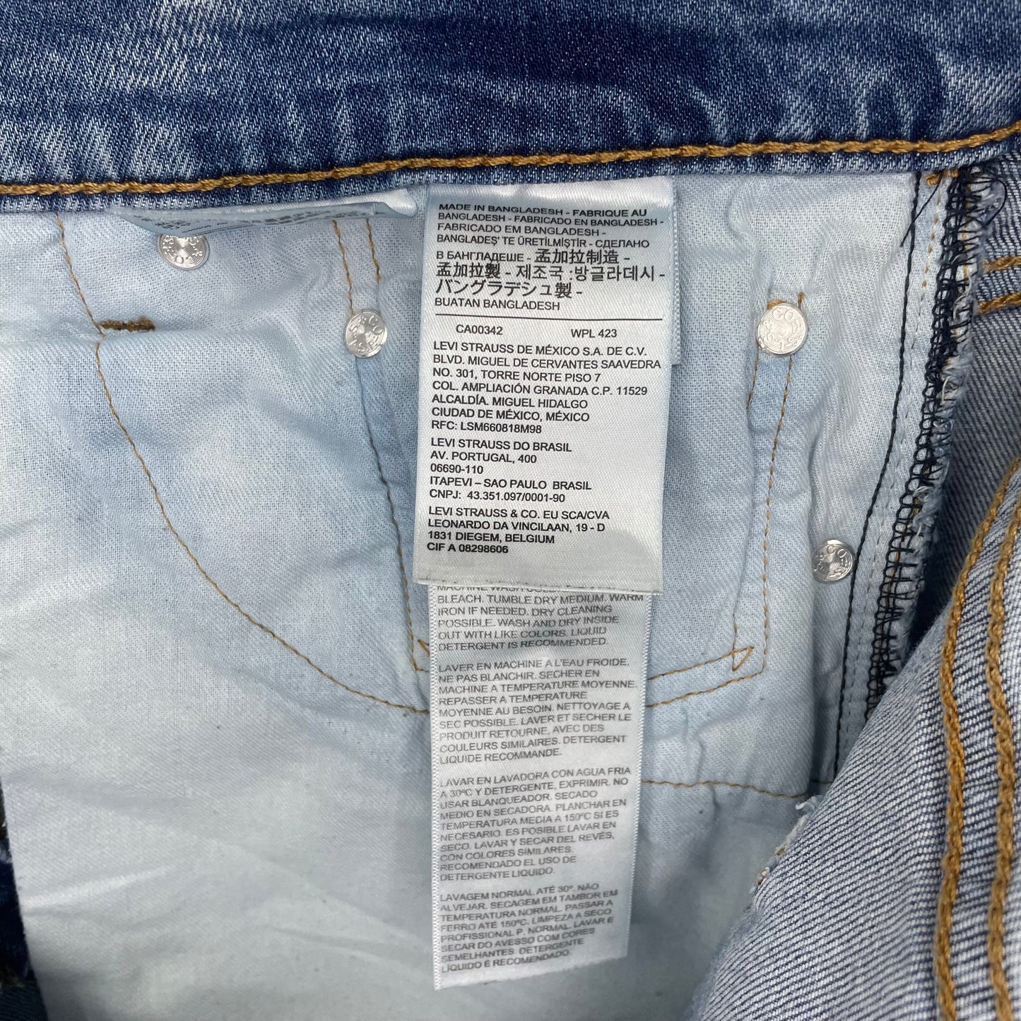 Pantalón jeans color azul claro Levis Strauss Talla 32x32 Corte Straight Fit