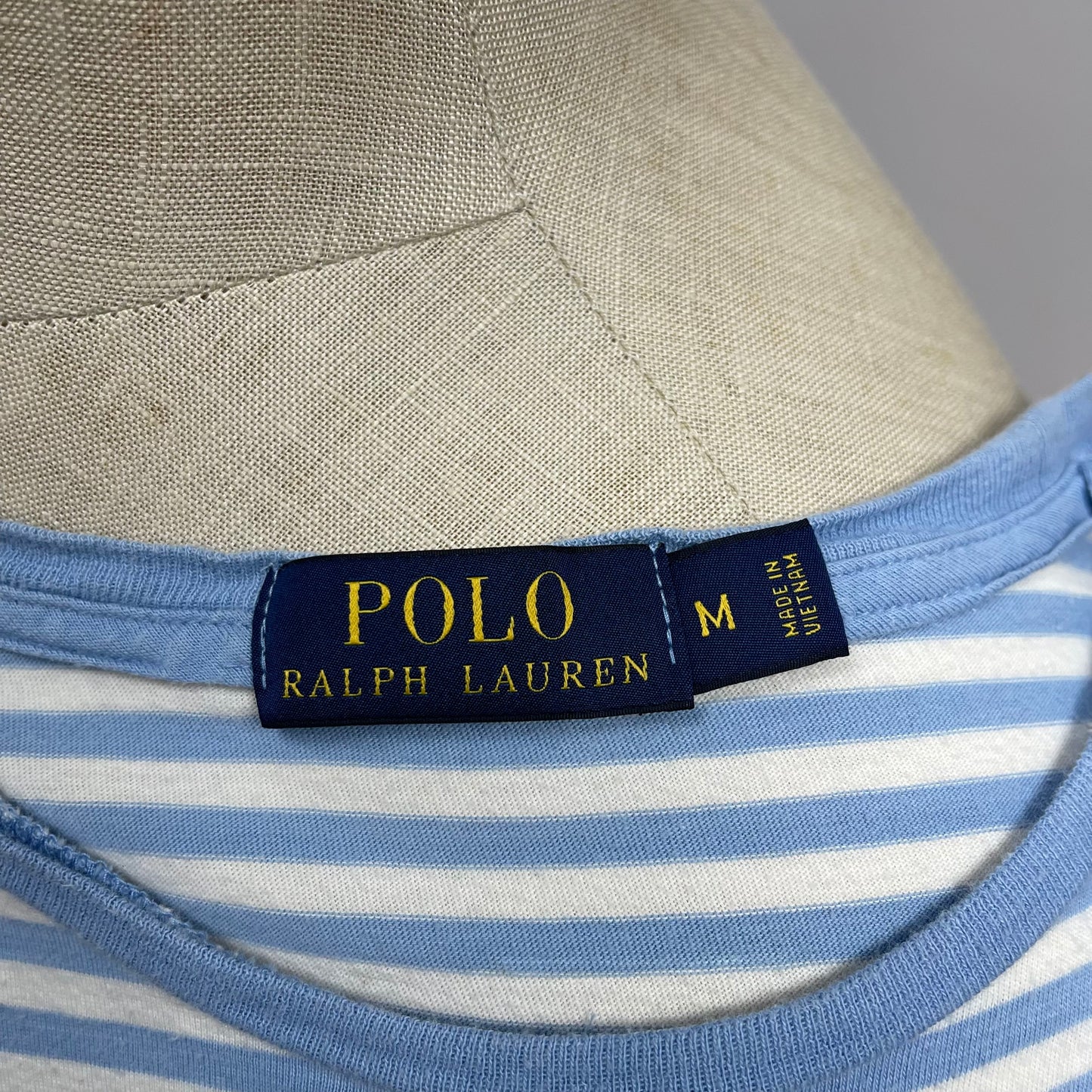 Camiseta cuello redondo Polo Ralph Lauren 🏇🏼 con patron de rayas en color celeste y blanco Talla M Entalle Regular