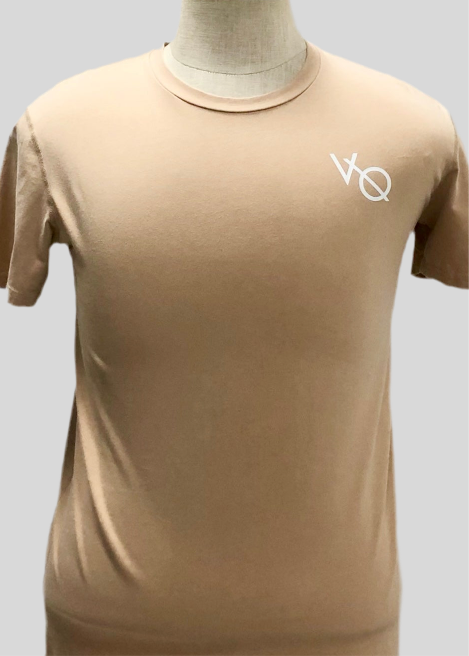 Camiseta de entrenamiento Vanquish 🏋🏽 color beige y logo en blanco Talla M