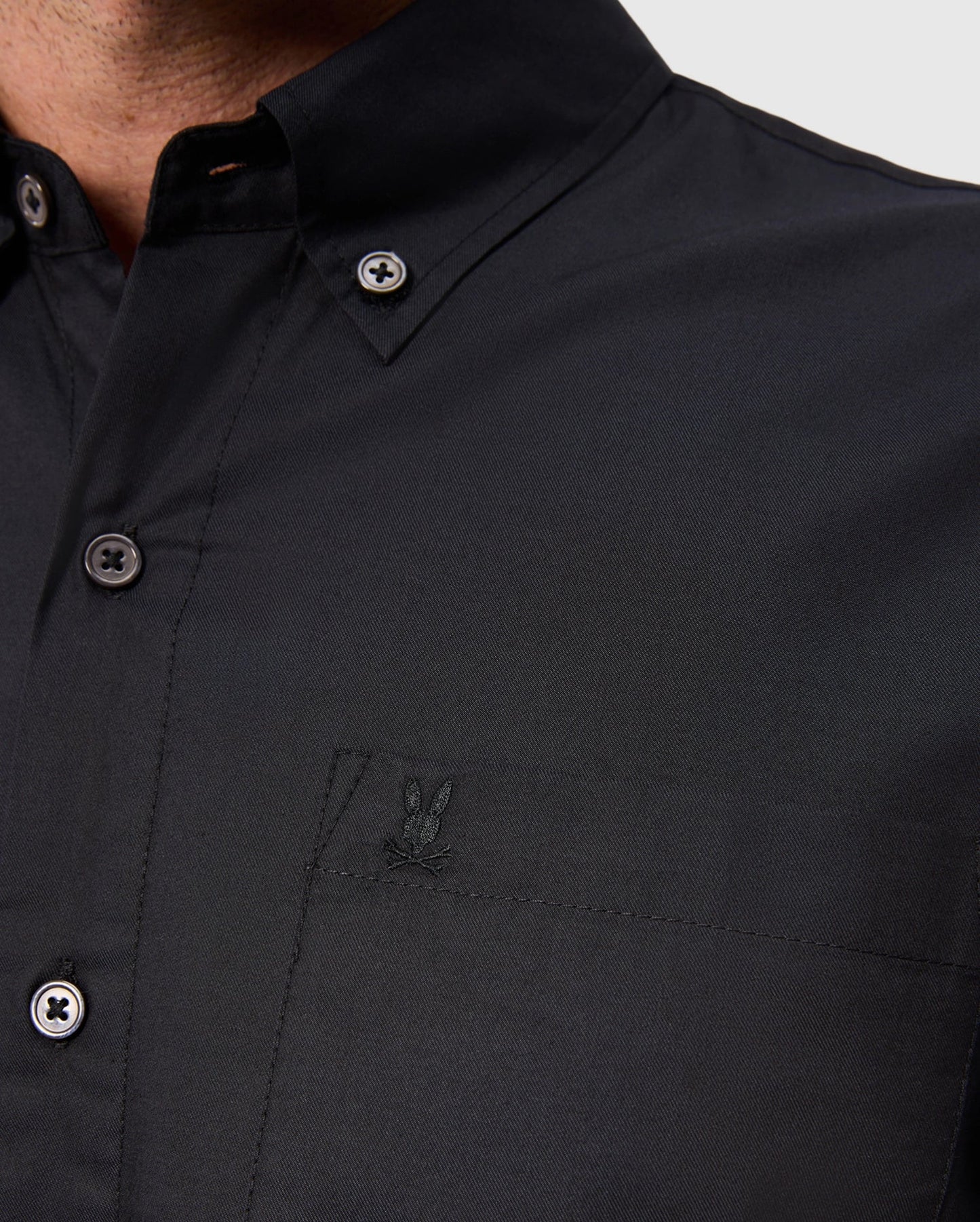 Camisa de botones Psycho Bunny 🐰  Color negro con logo tradicional Talla L Entalle Regular