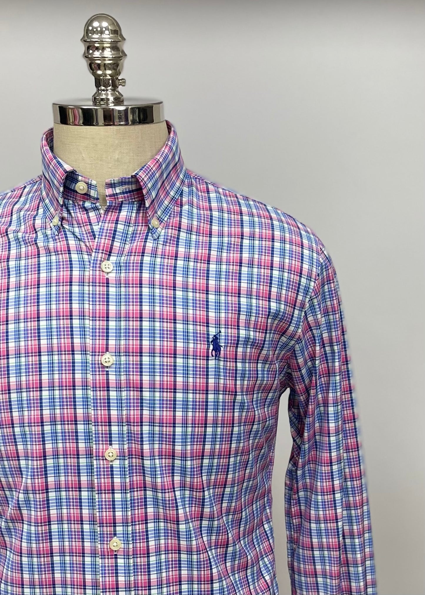 Camisa Polo Ralph Lauren 🏇🏼 color blanco con patrón de cuadros rosado y azul Talla M Entalle Slim Fit